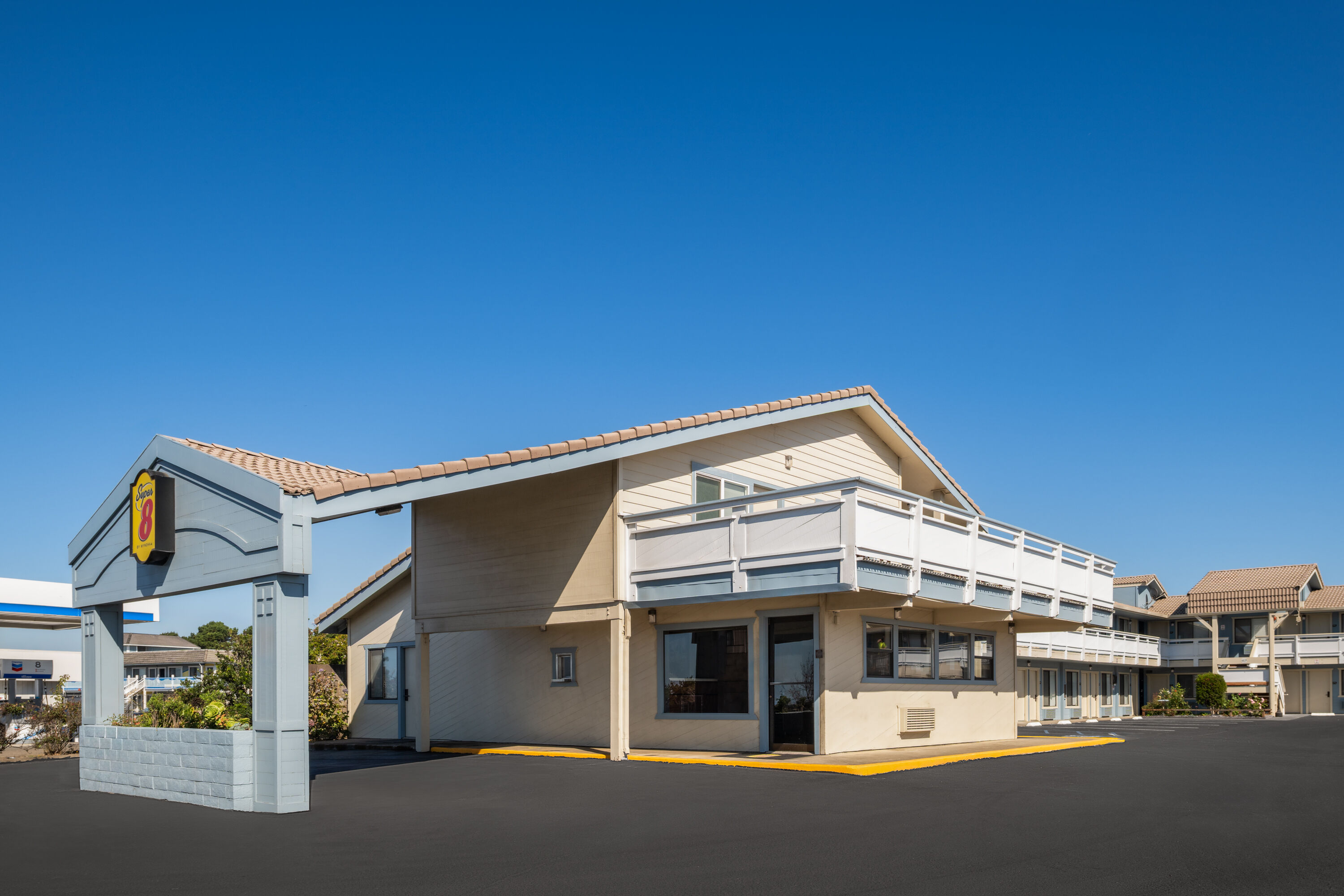Exterior Day Image of Super 8 by Wyndham Fort Bragg hotel in Fort Bragg, California