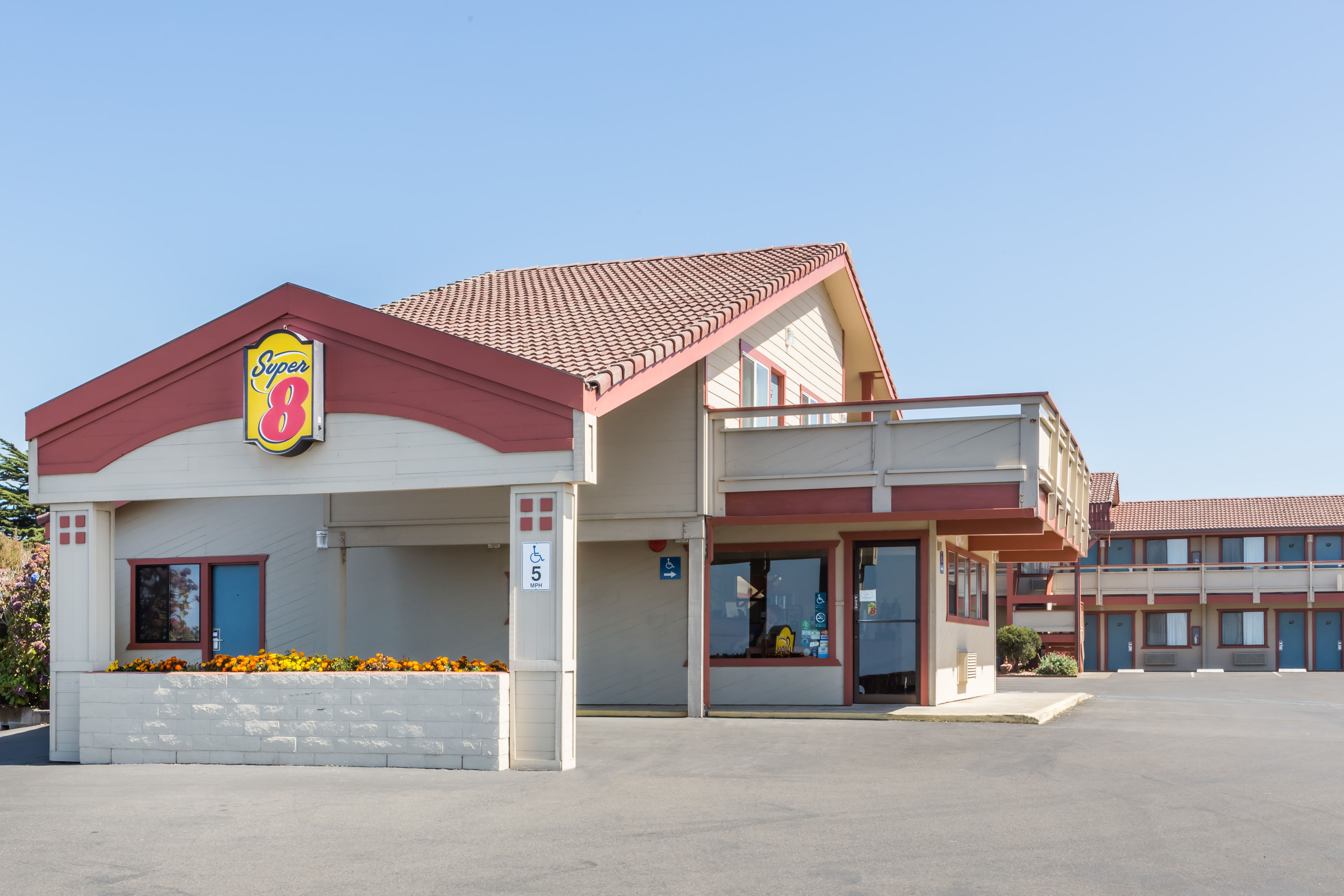 Super 8 by Wyndham Fort Bragg Fort Bragg, CA Hotels