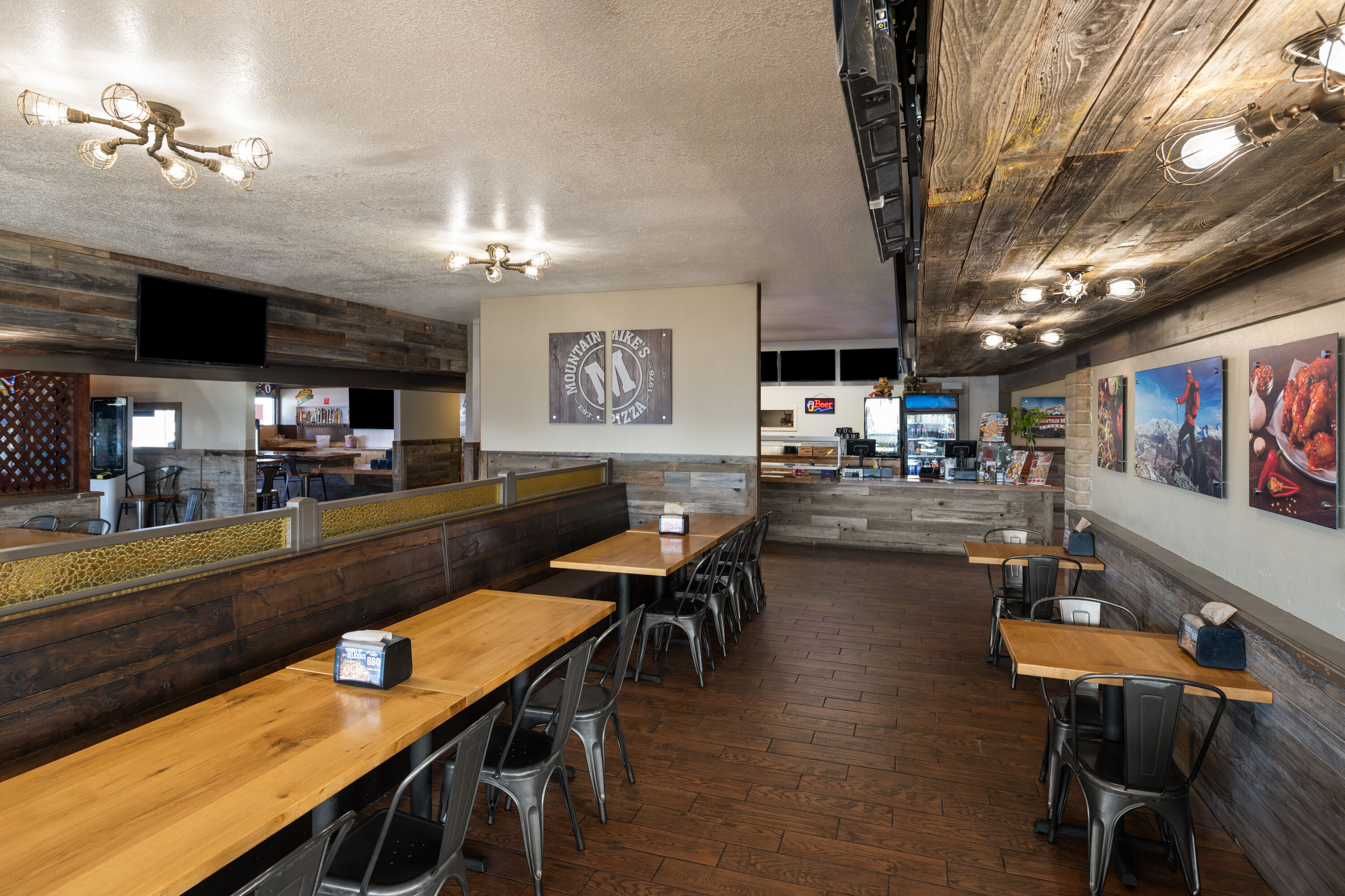 Super 8 by Wyndham Fort Bragg restaurant in Fort Bragg, California