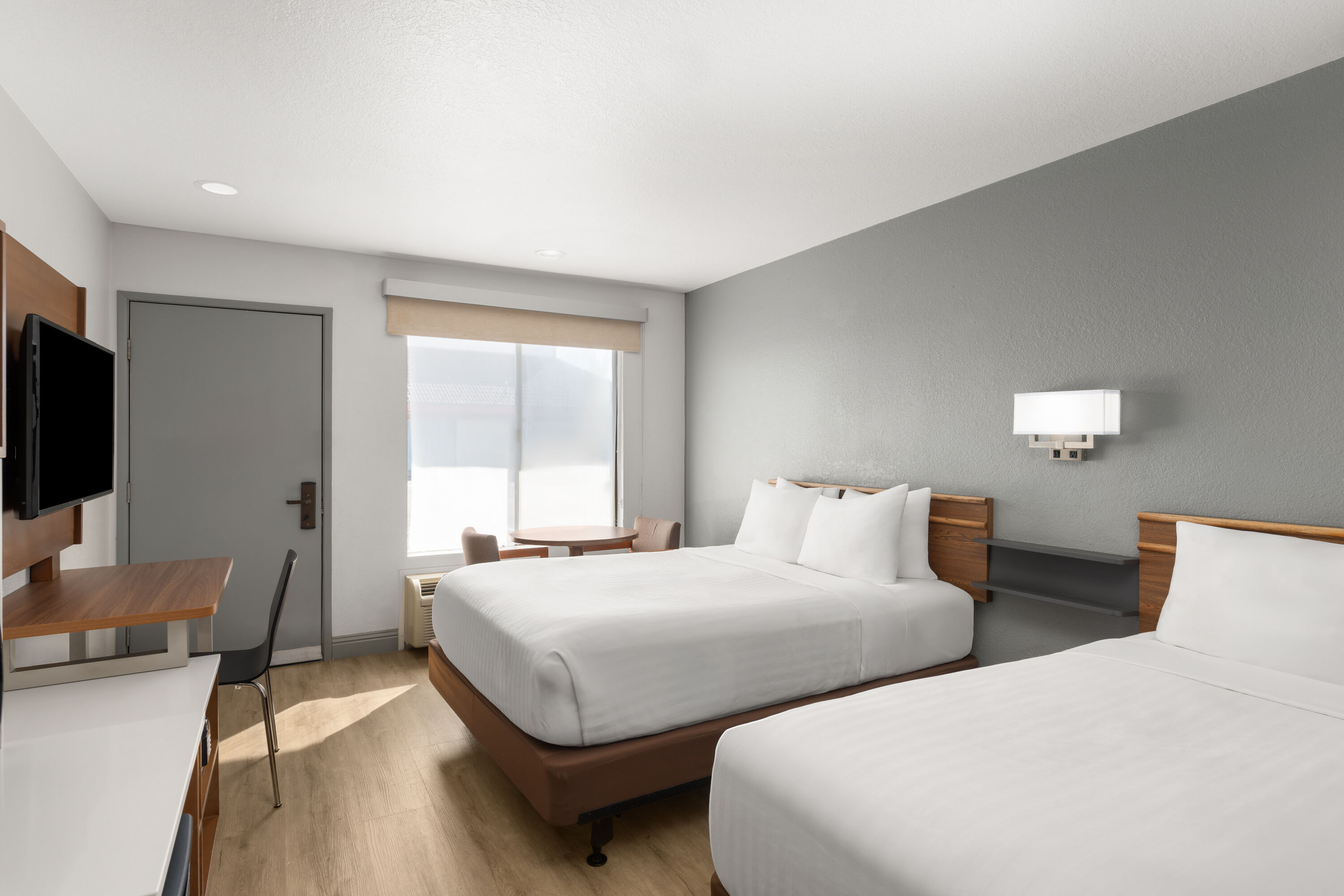 Super 8 by Wyndham Fort Bragg suite in Fort Bragg, California