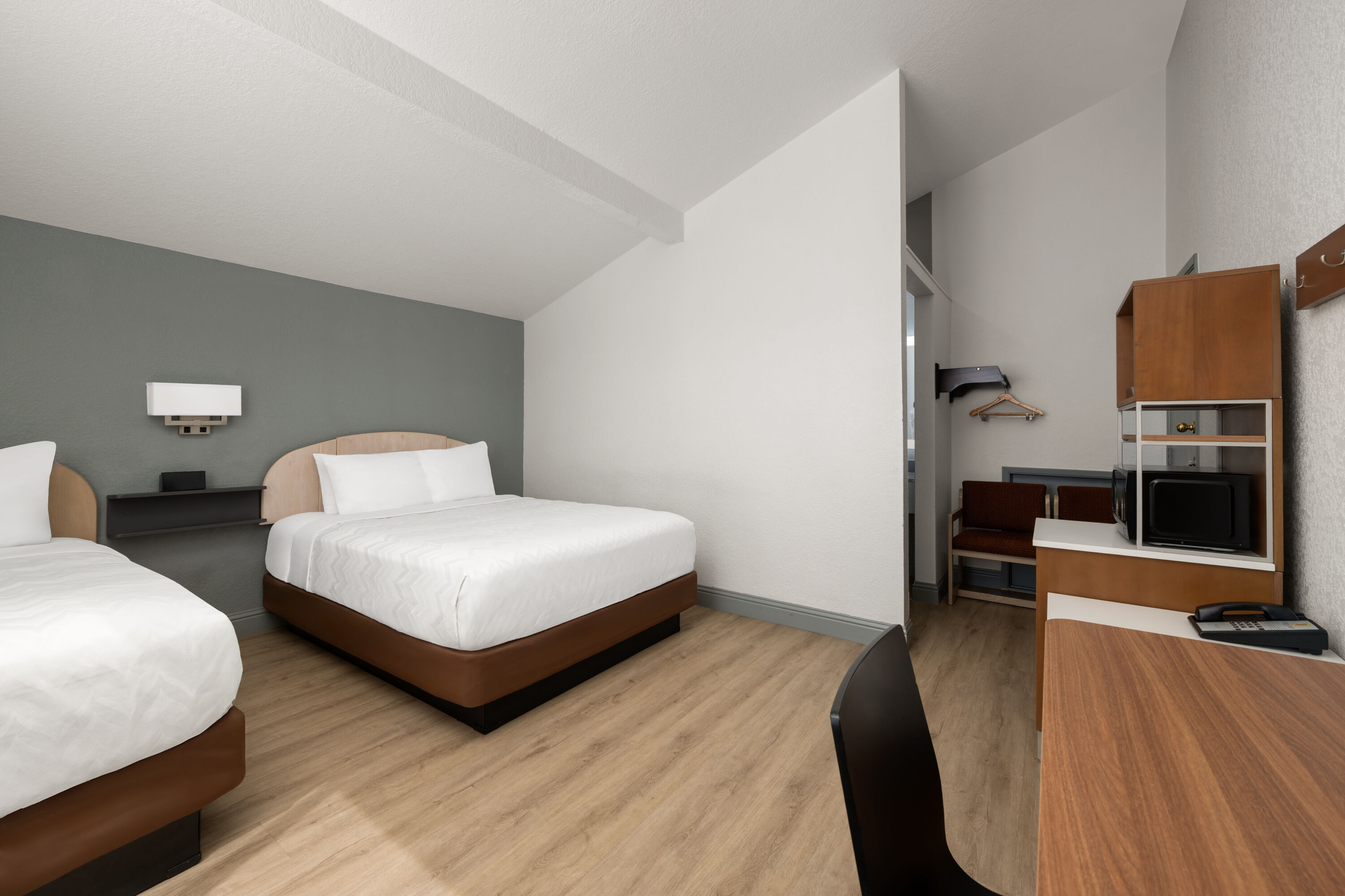 Super 8 by Wyndham Fort Bragg suite in Fort Bragg, California