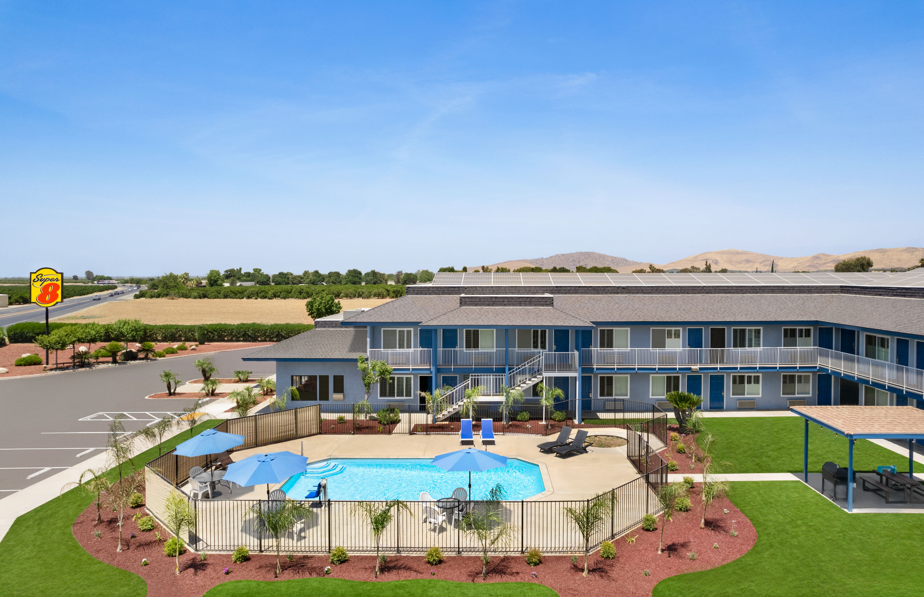 Exterior of Super 8 by Wyndham Lindsay Olive Tree hotel in Lindsay, California