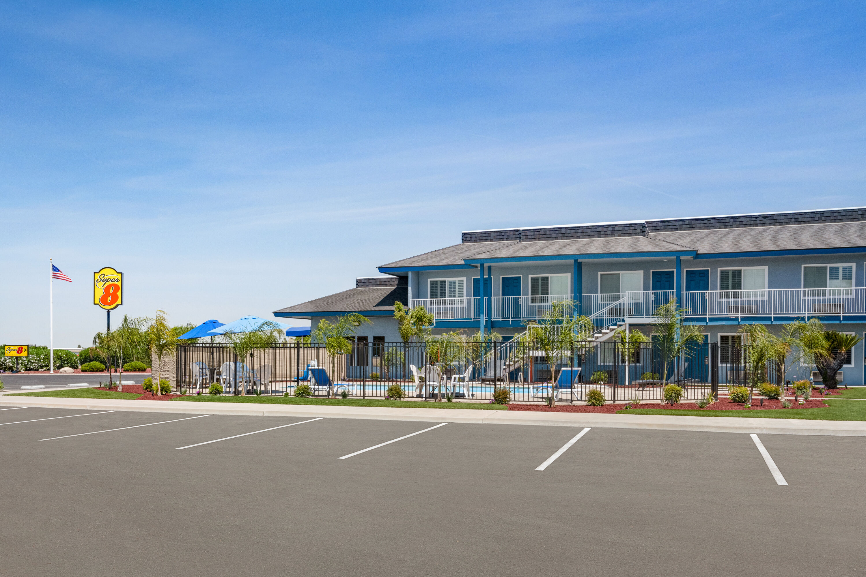 Exterior of Super 8 by Wyndham Lindsay Olive Tree hotel in Lindsay, California