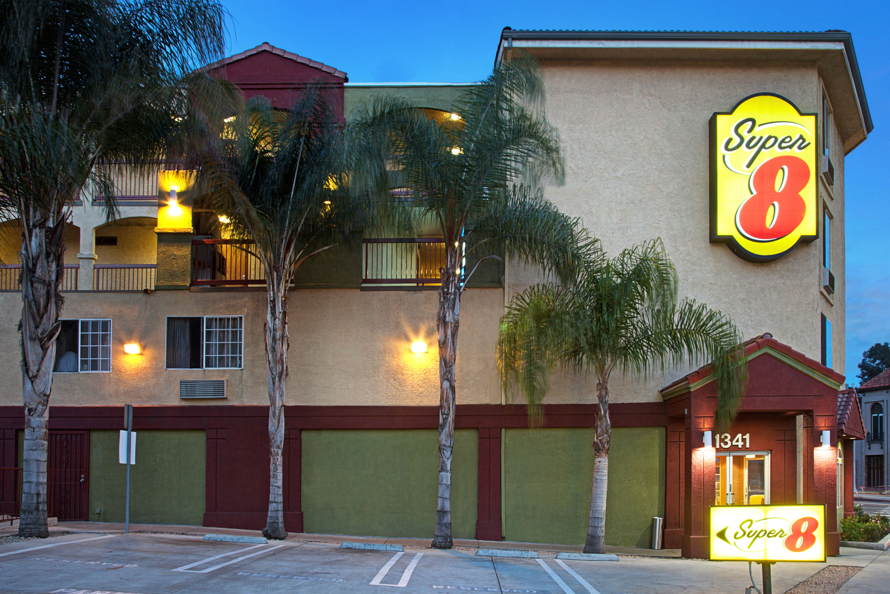 Super Wyndham Los Angeles Downtown Los Angeles  Hotels