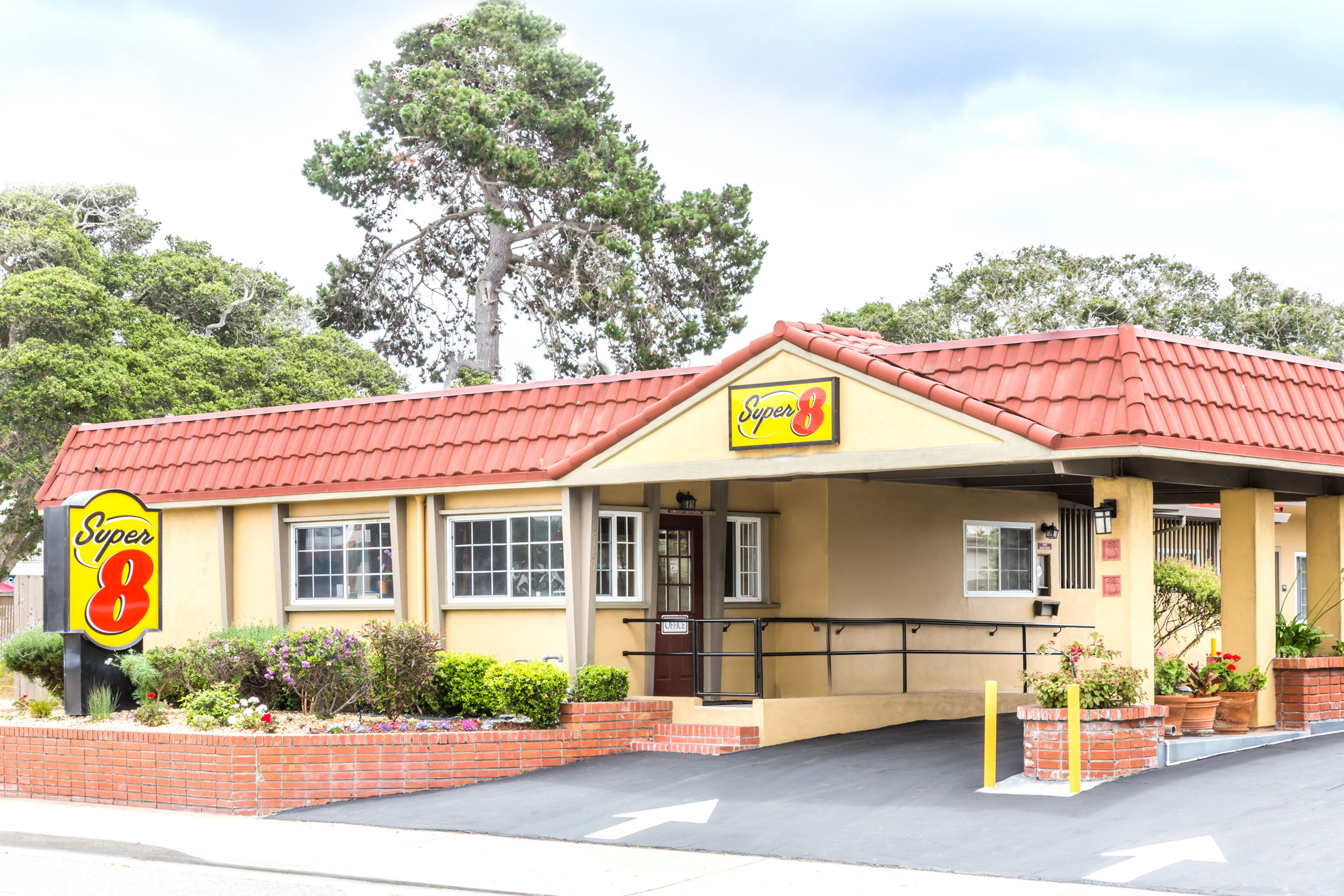 Super 8 By Wyndham Monterey Monterey Ca Hotels