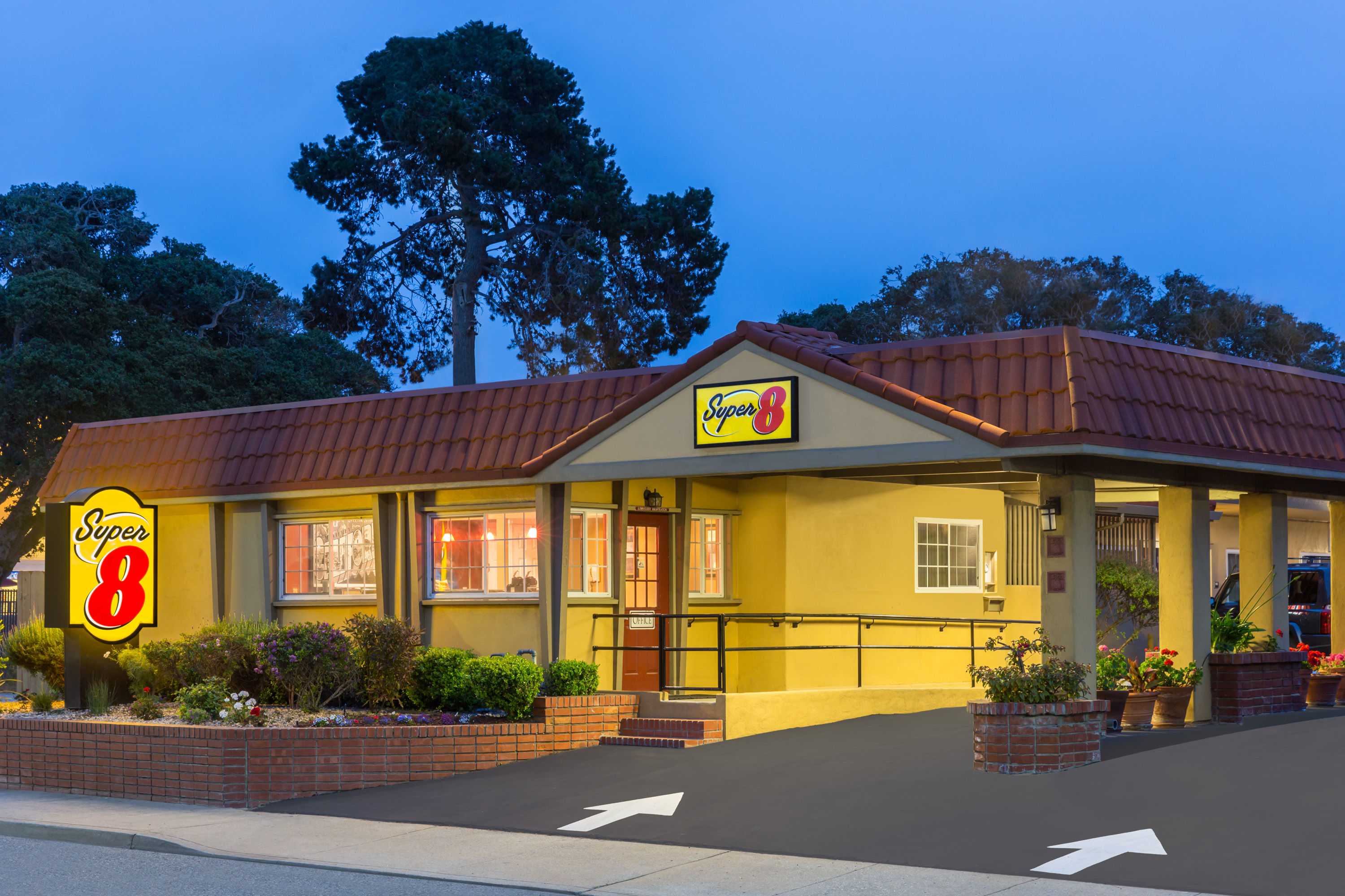 Super 8 By Wyndham Monterey Monterey Ca Hotels