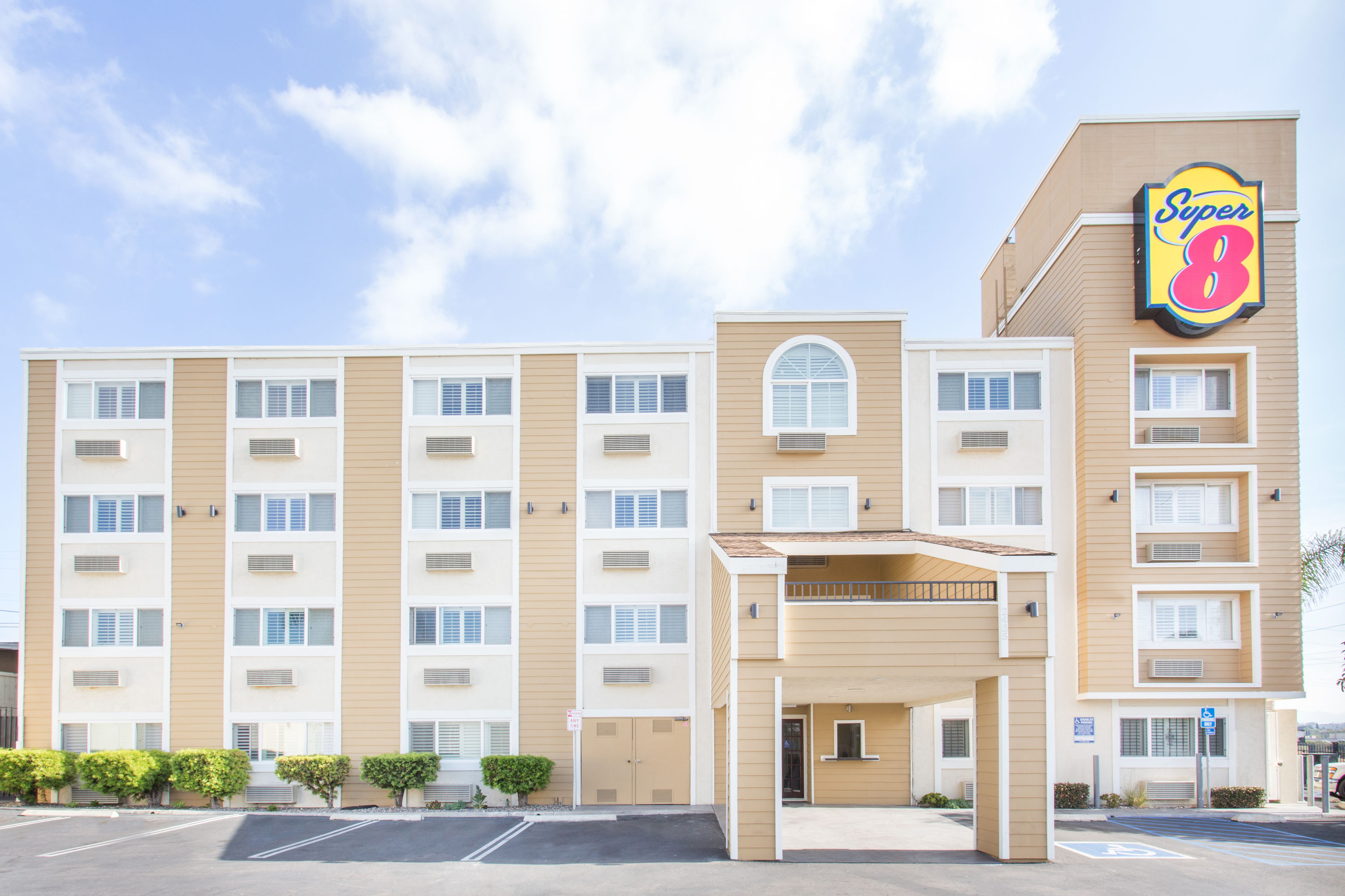 super 8 by wyndham national city chula