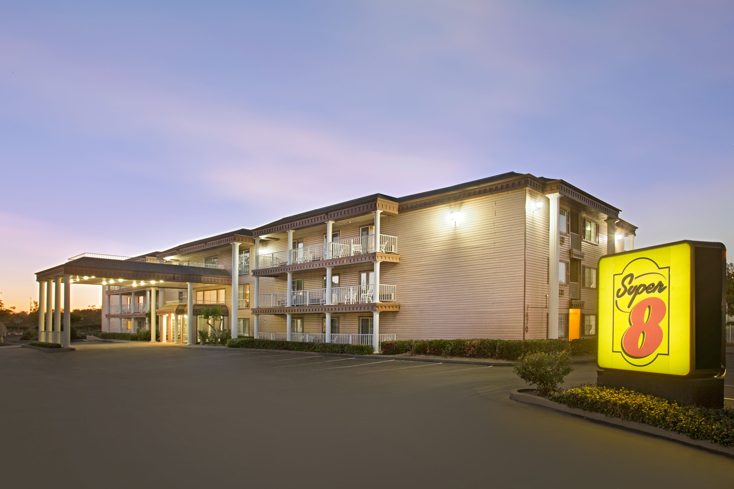 Exterior Dusk Image of Super 8 by Wyndham Oroville hotel in Oroville, California