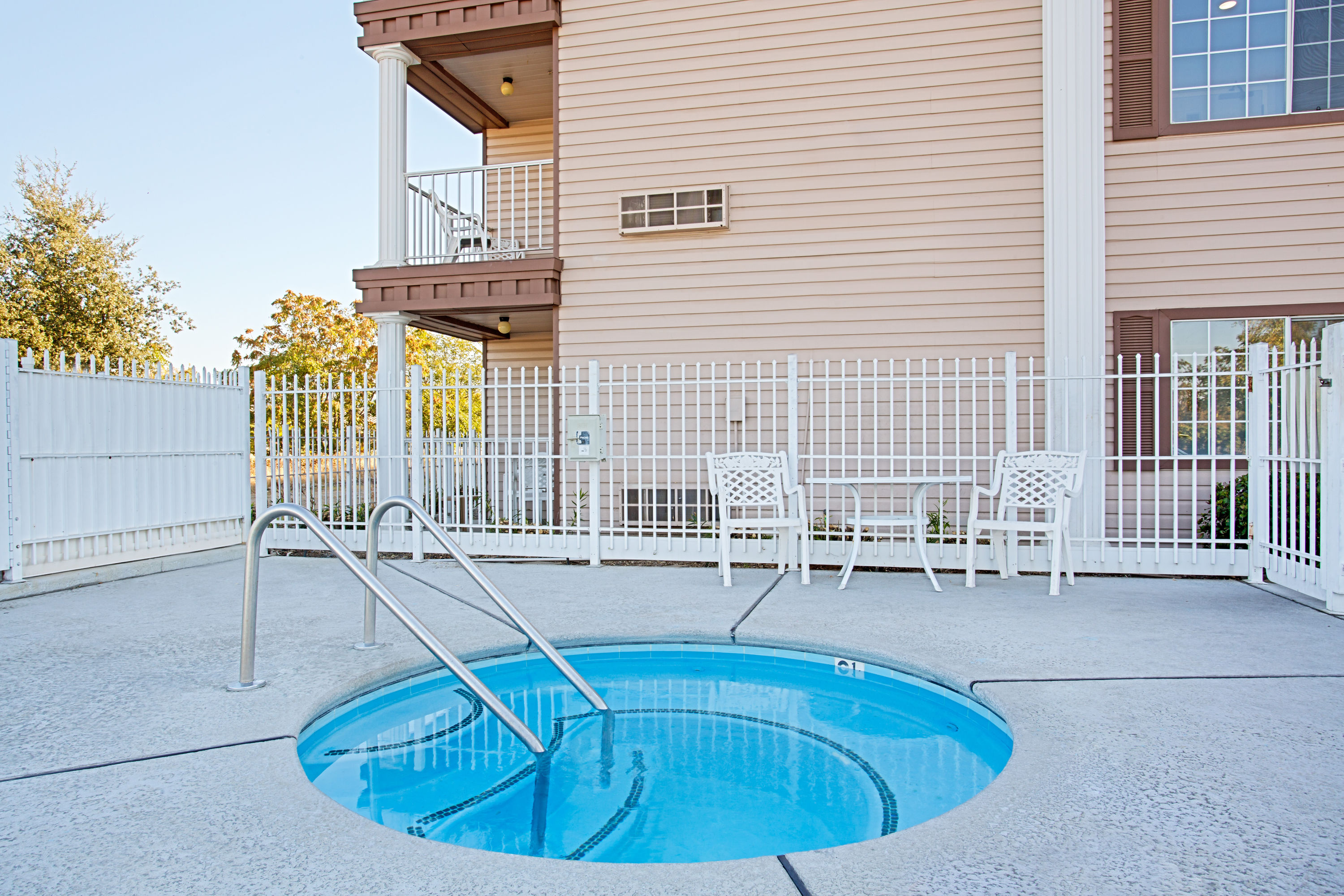 Hot tub at the Super 8 by Wyndham Oroville in Oroville, California