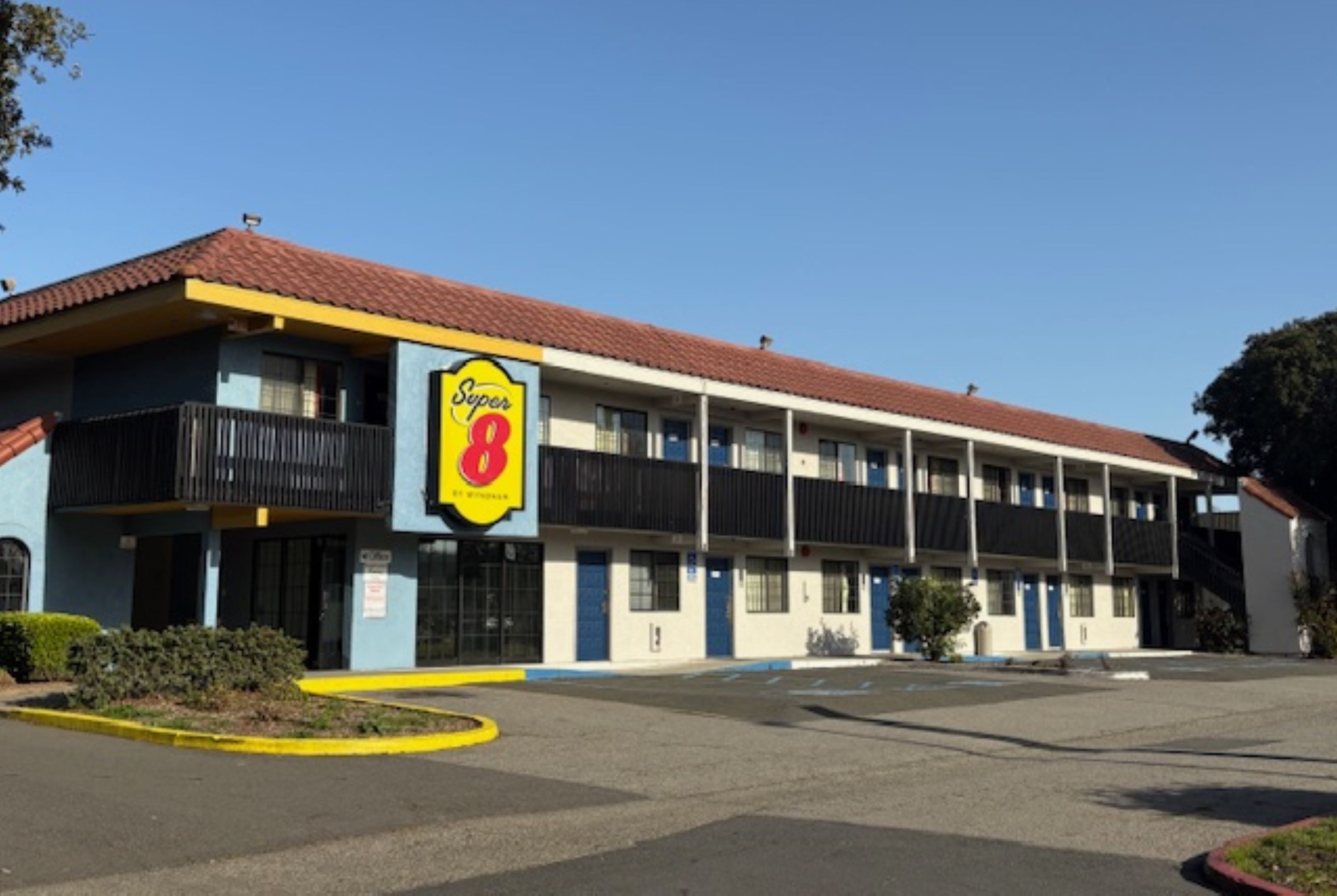 Exterior of Super 8 by Wyndham Petaluma hotel in Petaluma, California