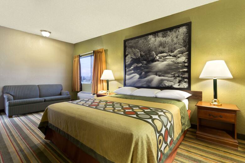 Super 8 Ridgecrest suite in Ridgecrest, California
