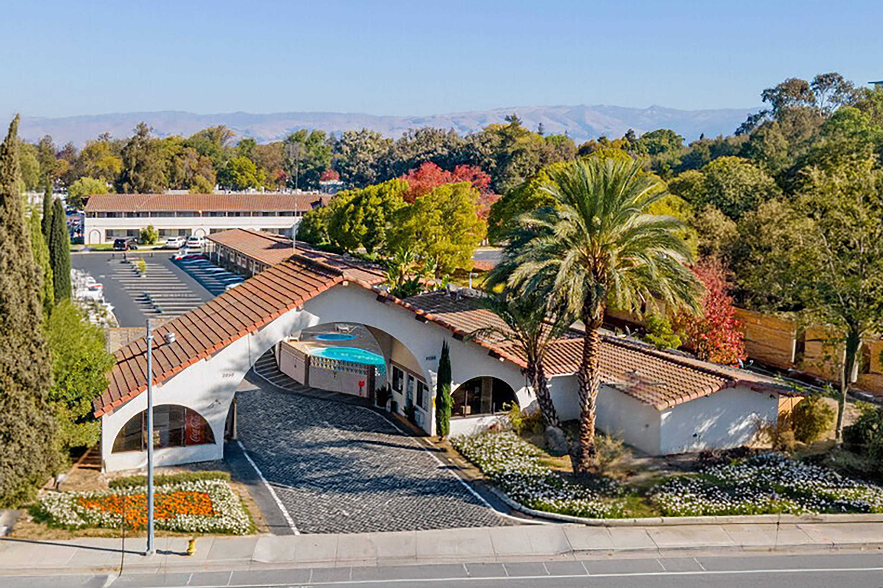 Exterior of Super 8 by Wyndham San Jose Airport hotel in San Jose, California