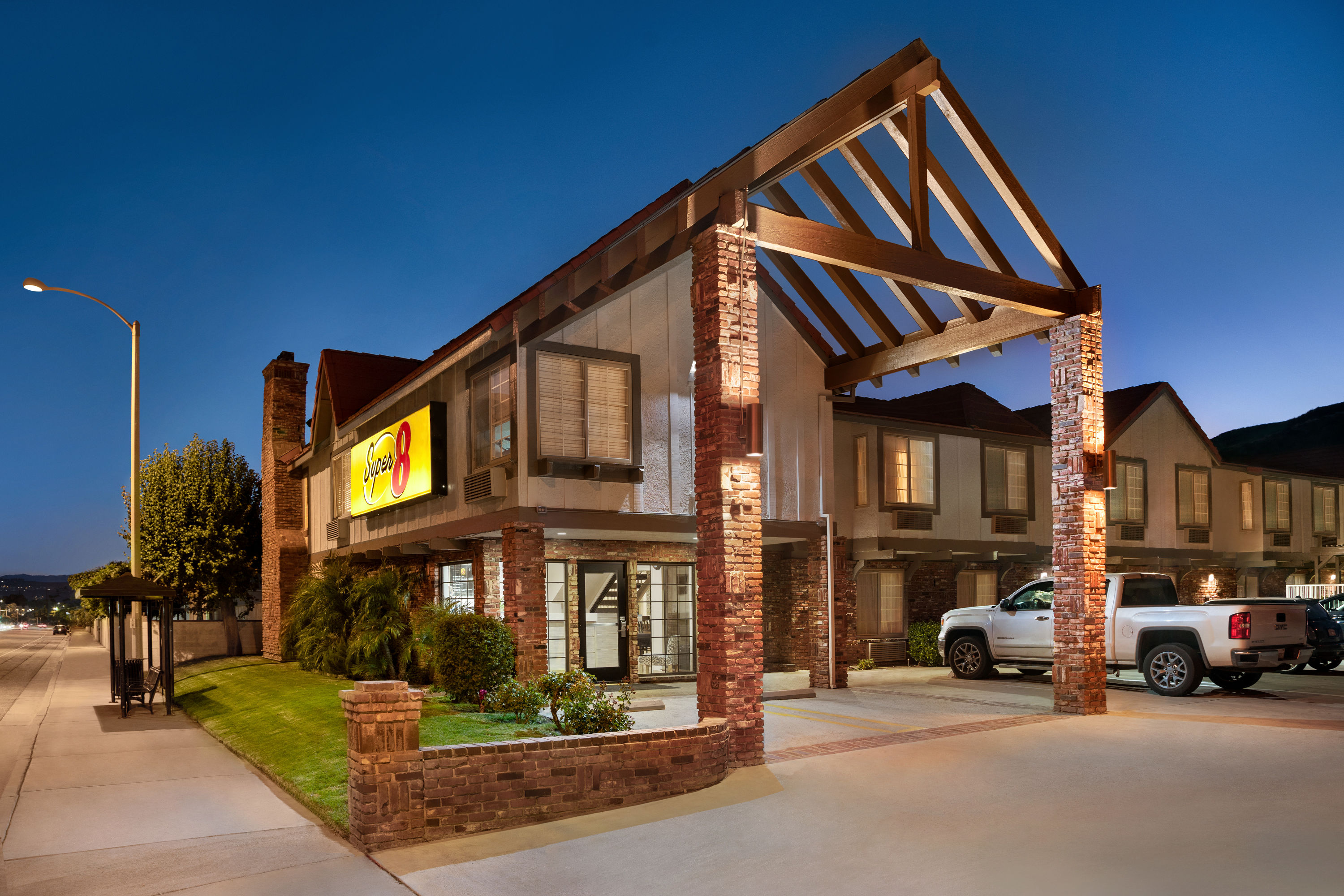 Super 8 by Wyndham Santa Clarita/Valencia Santa Clarita, CA Hotels