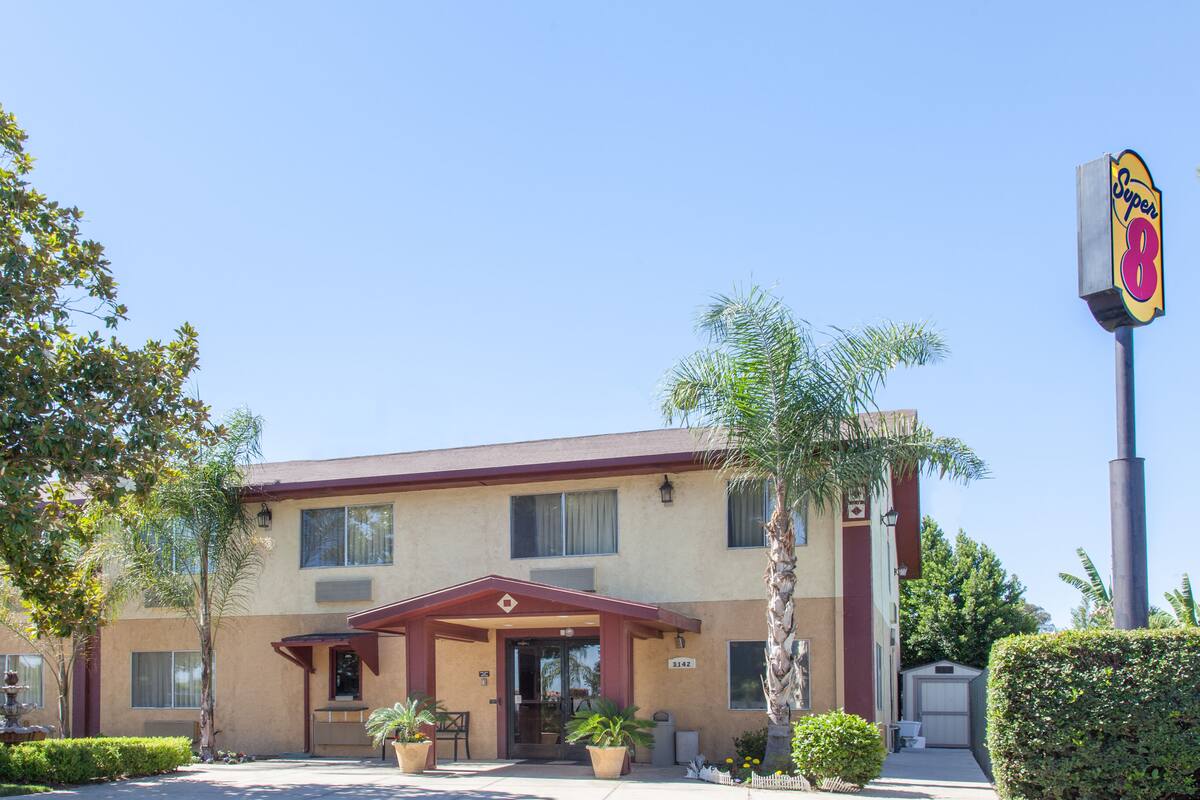 Super 8 Selma Fresno Area Hotels Ca 93662 2607 Super 8 Selma Fresno Area
