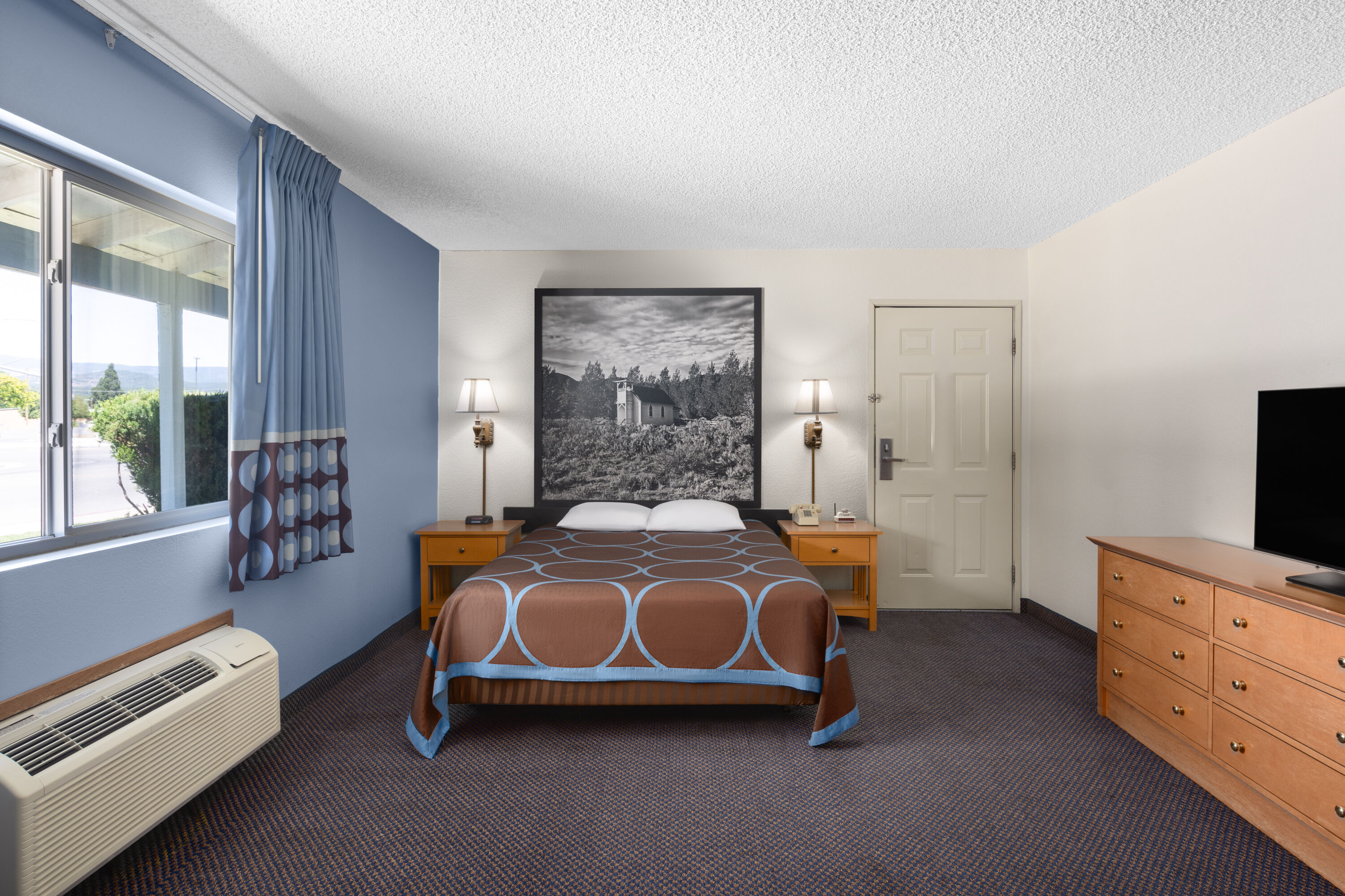 Guest room at the Super 8 by Wyndham Susanville in Susanville, California