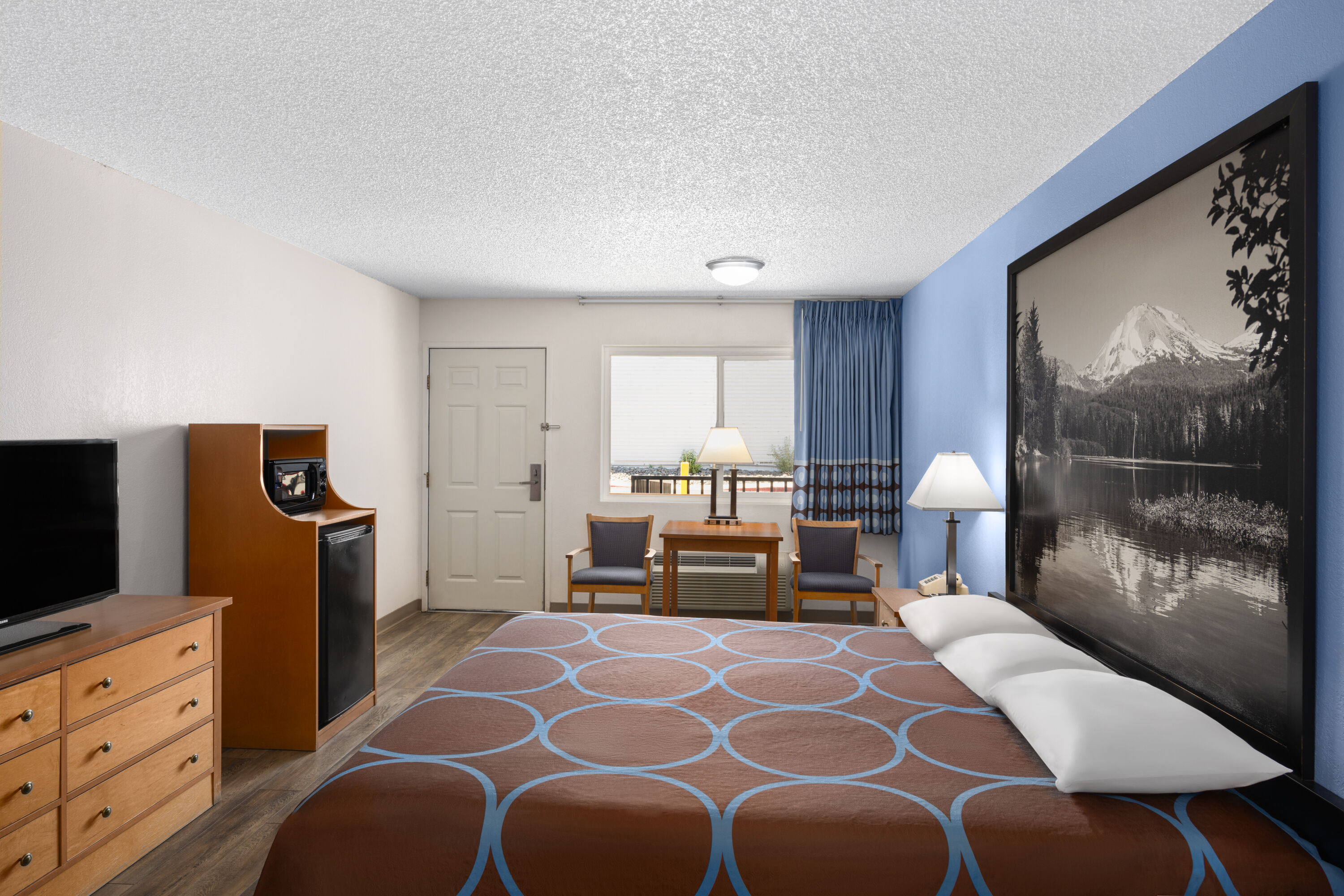 Guest room at the Super 8 by Wyndham Susanville in Susanville, California