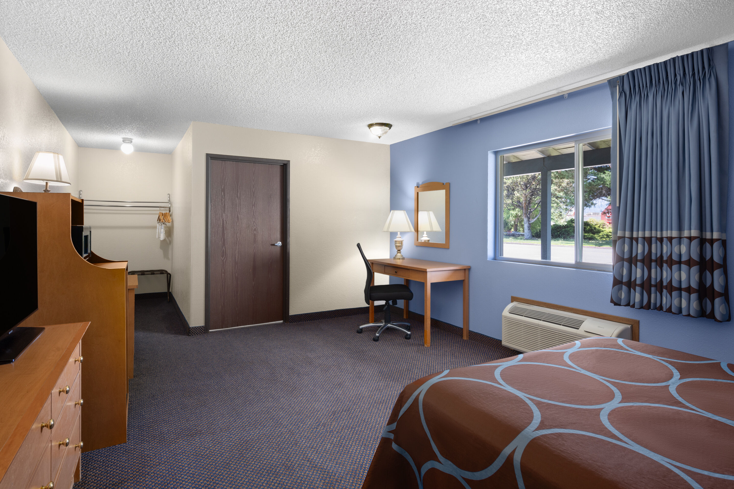 Guest room at the Super 8 by Wyndham Susanville in Susanville, California