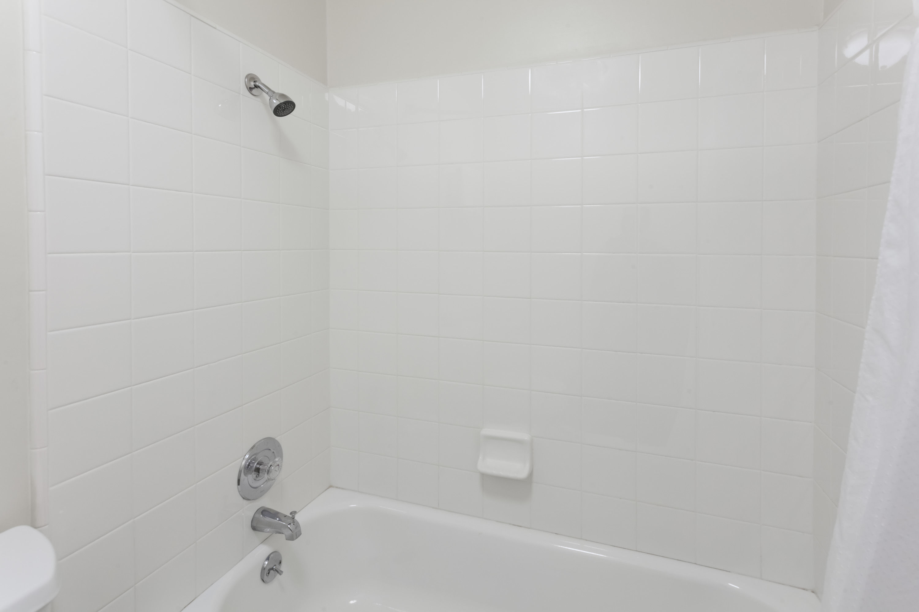 Guest room bath at the Super 8 by Wyndham Visalia in Visalia, California