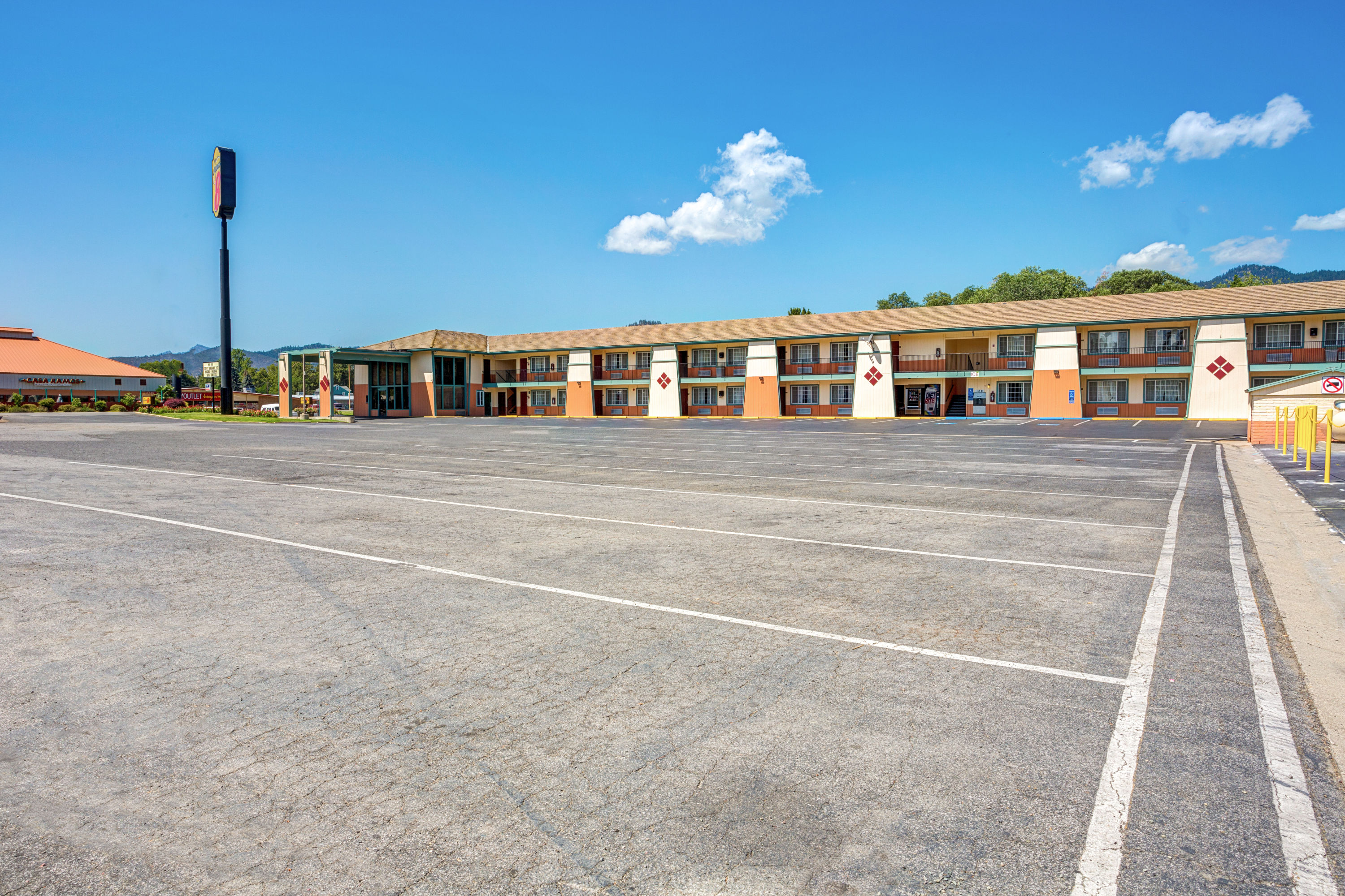 Super 8 by Wyndham Yreka | Yreka, CA Hotels