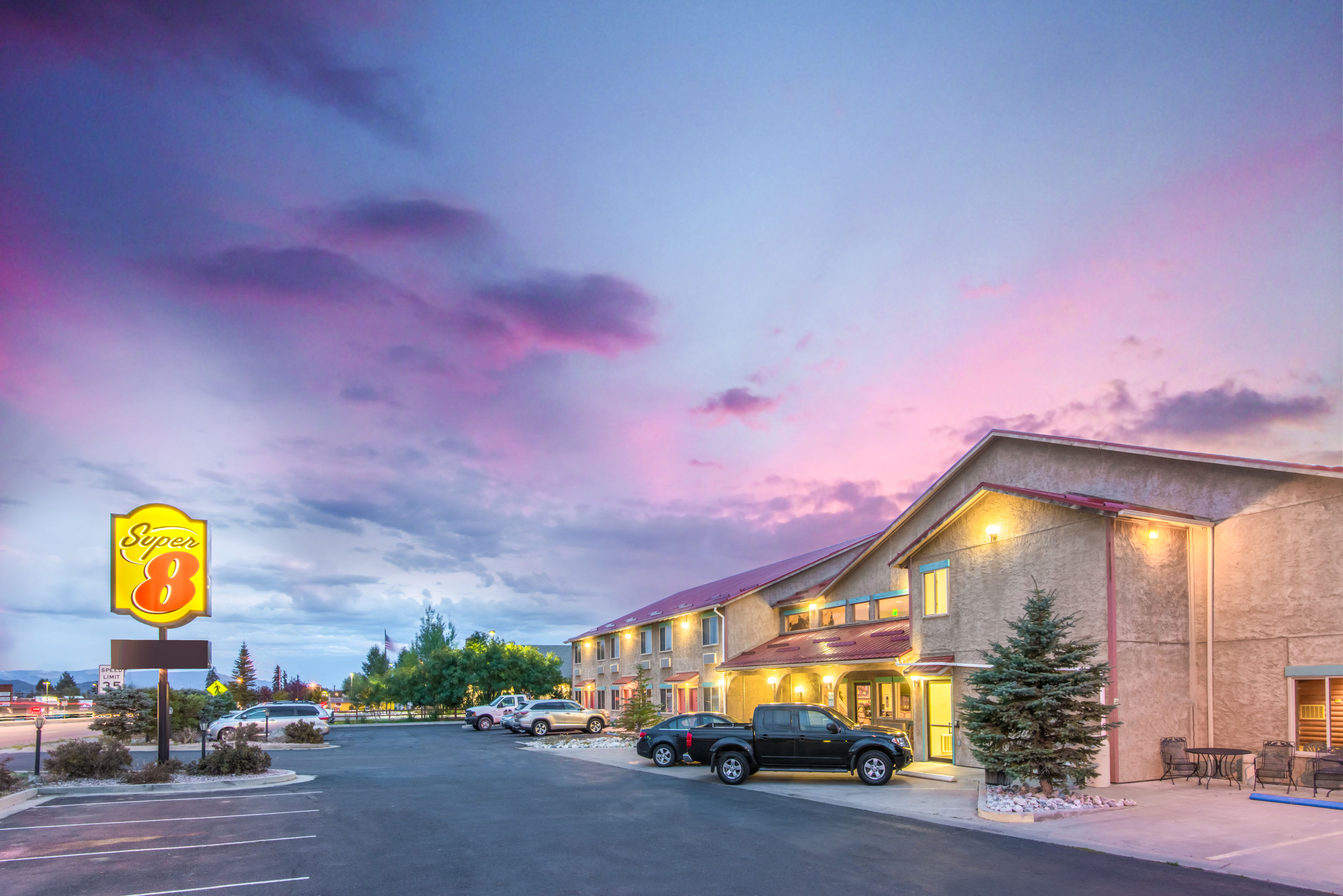 Exterior of Super 8 by Wyndham Buena Vista hotel in Buena Vista, Colorado