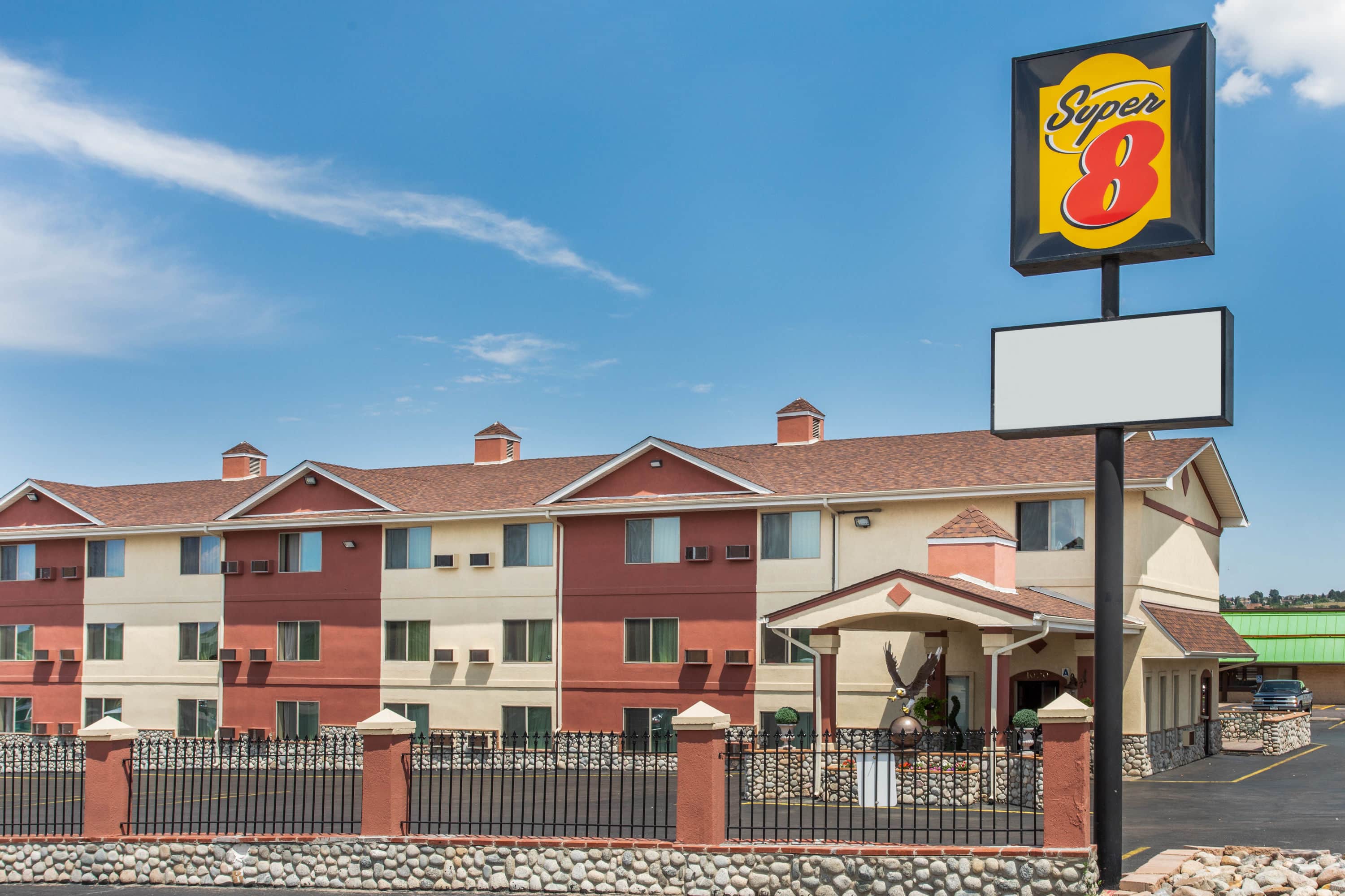 Super 8 By Wyndham Castle Rock Colorado Co Hotels