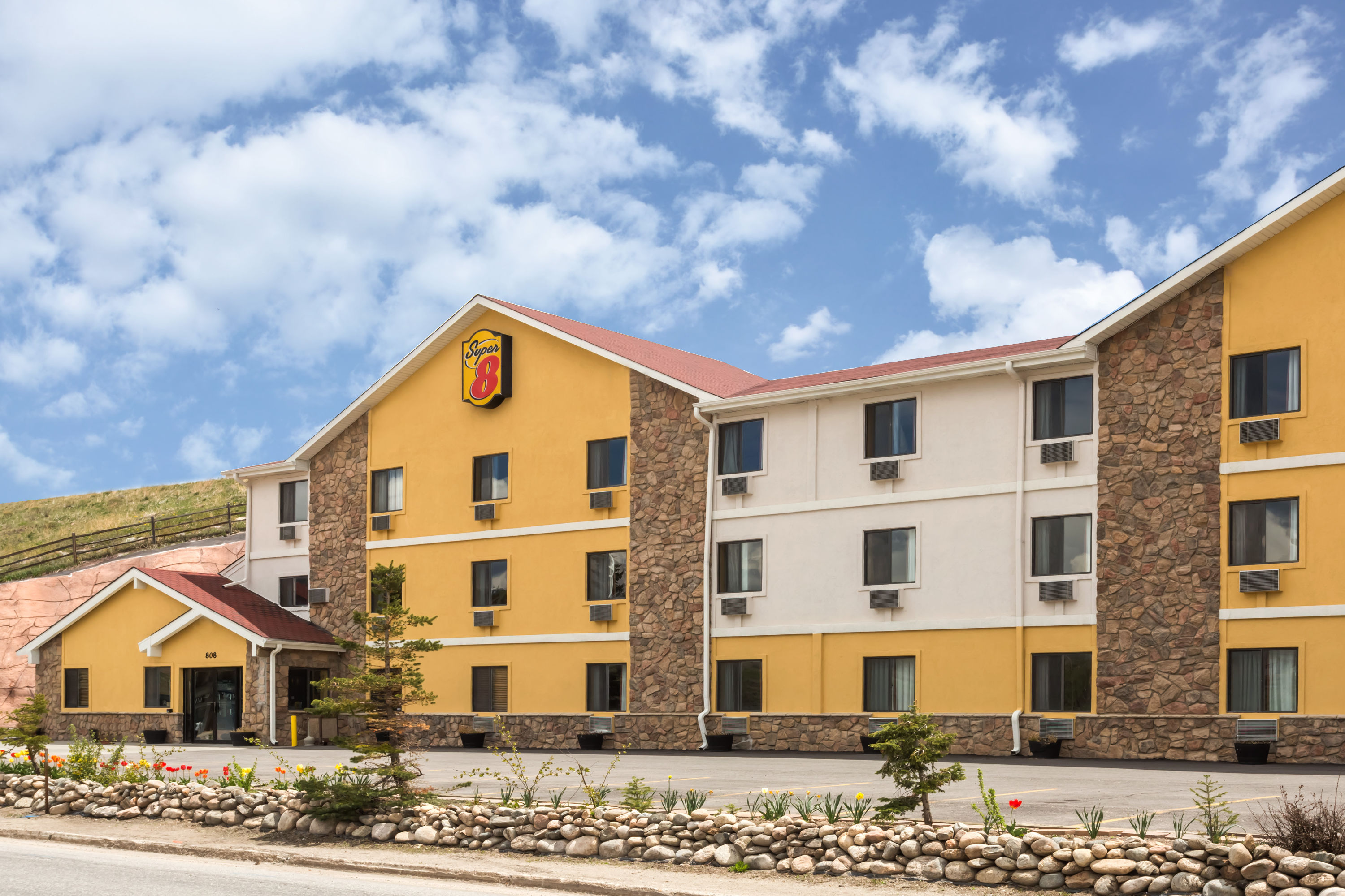 Exterior Day Image of Super 8 by Wyndham Dillon/Breckenridge Area hotel in Dillon, Colorado