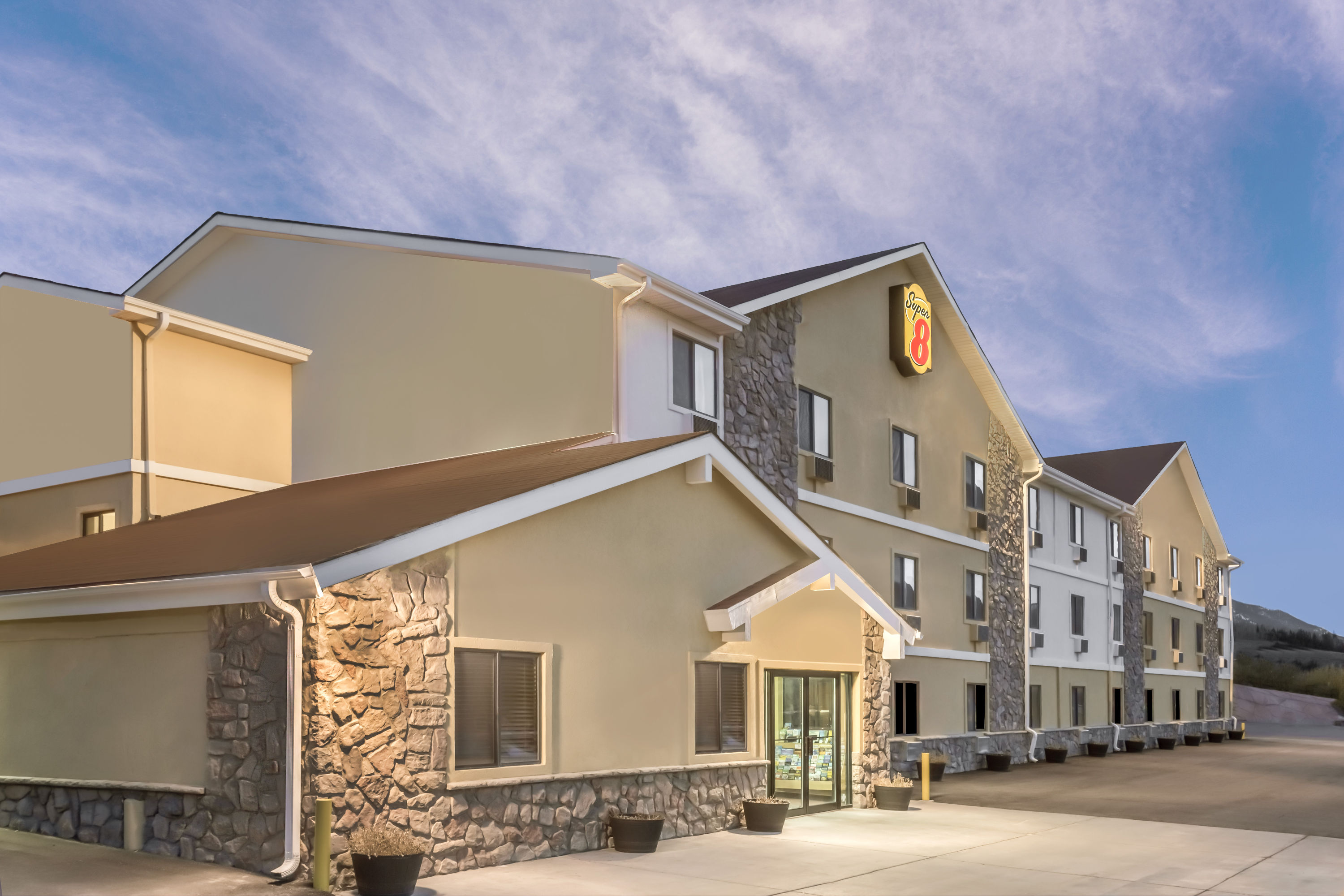 Exterior Day Image of Super 8 by Wyndham Dillon/Breckenridge Area hotel in Dillon, Colorado