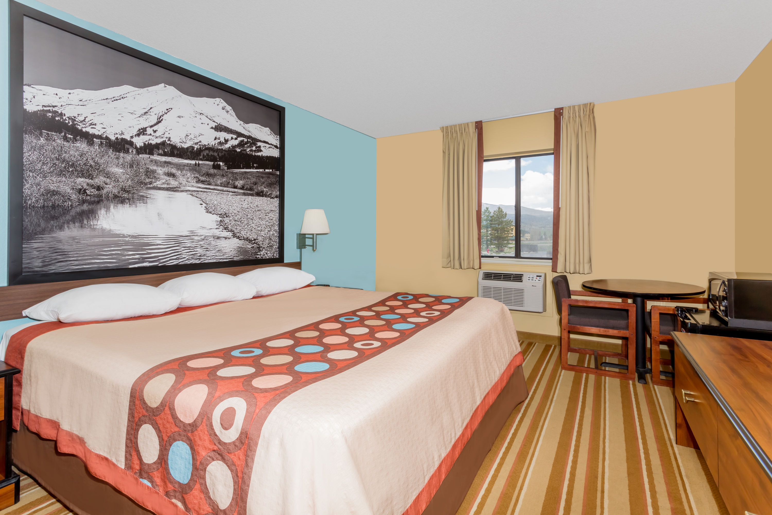Guest room at the Super 8 by Wyndham Dillon/Breckenridge Area in Dillon, Colorado