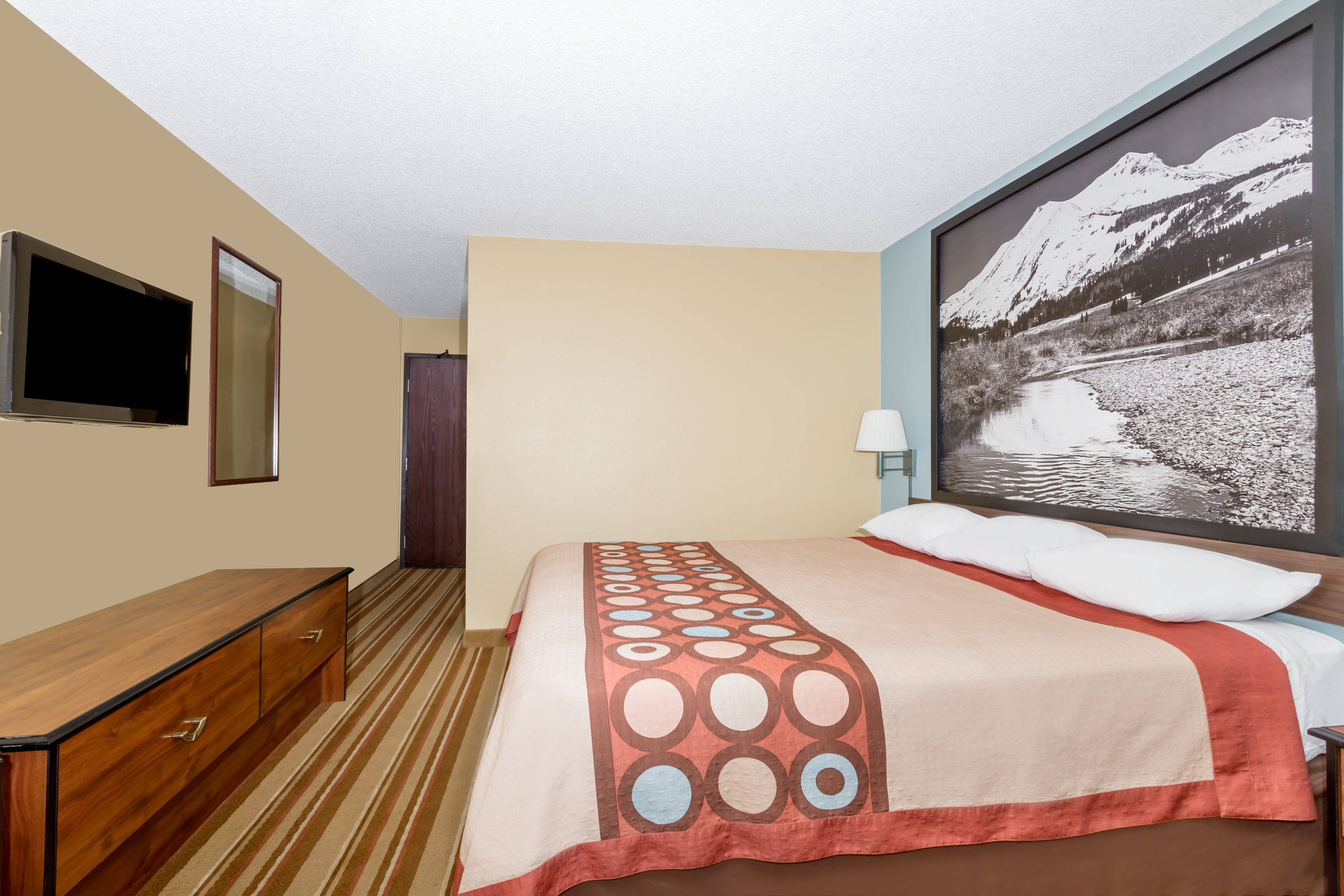 Guest room at the Super 8 by Wyndham Dillon/Breckenridge Area in Dillon, Colorado