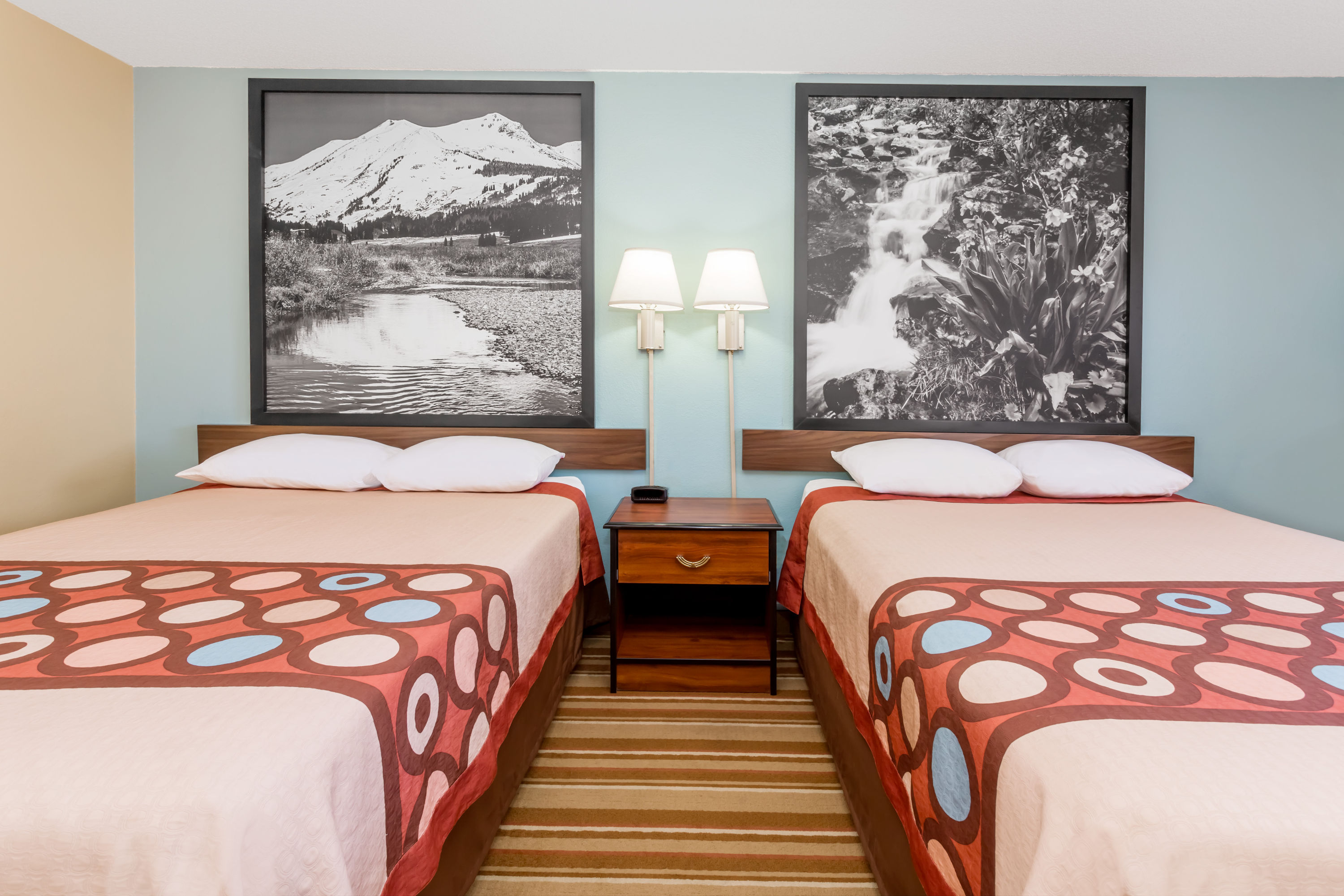 Guest room at the Super 8 by Wyndham Dillon/Breckenridge Area in Dillon, Colorado