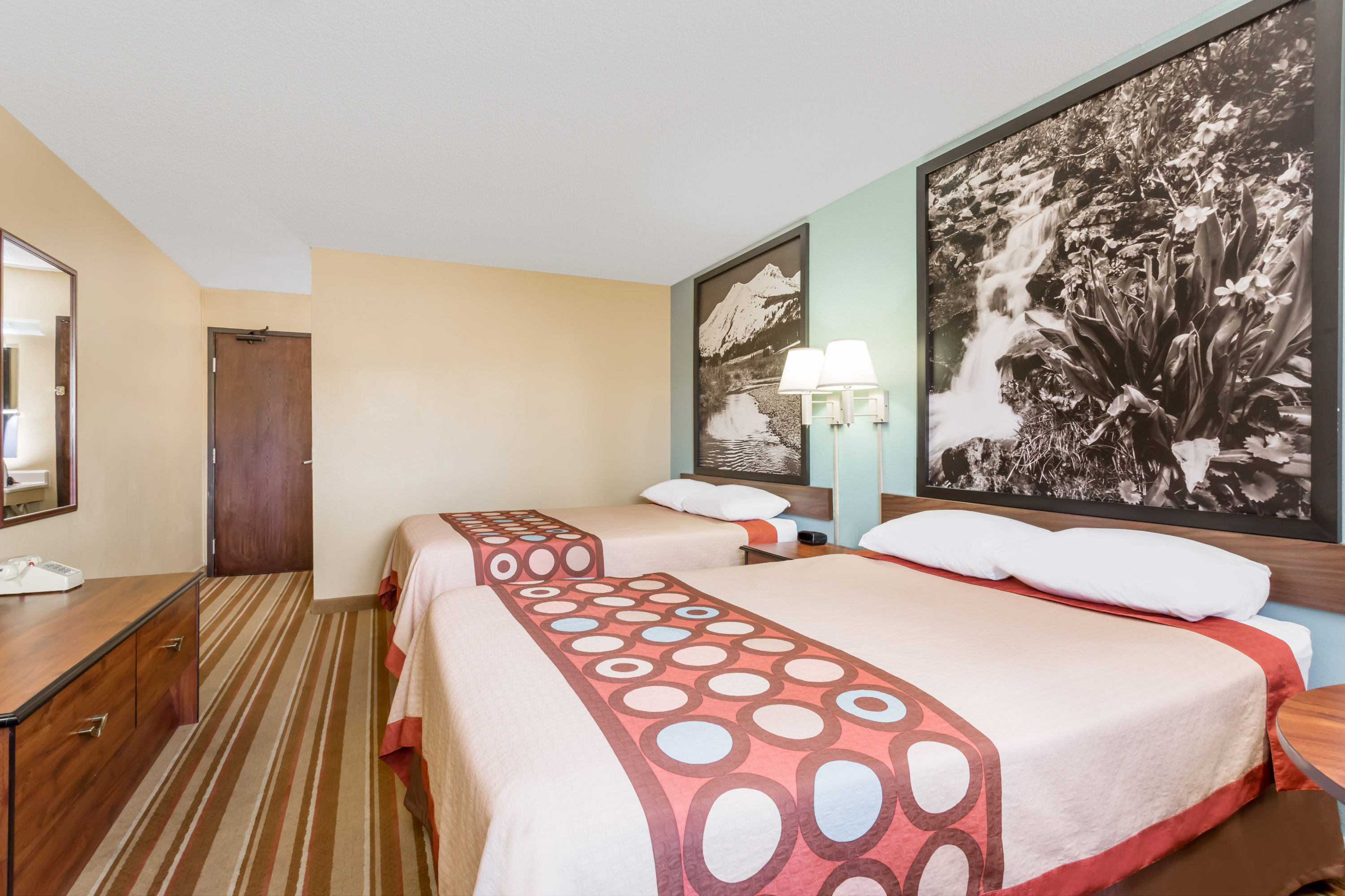 Guest room at the Super 8 by Wyndham Dillon/Breckenridge Area in Dillon, Colorado