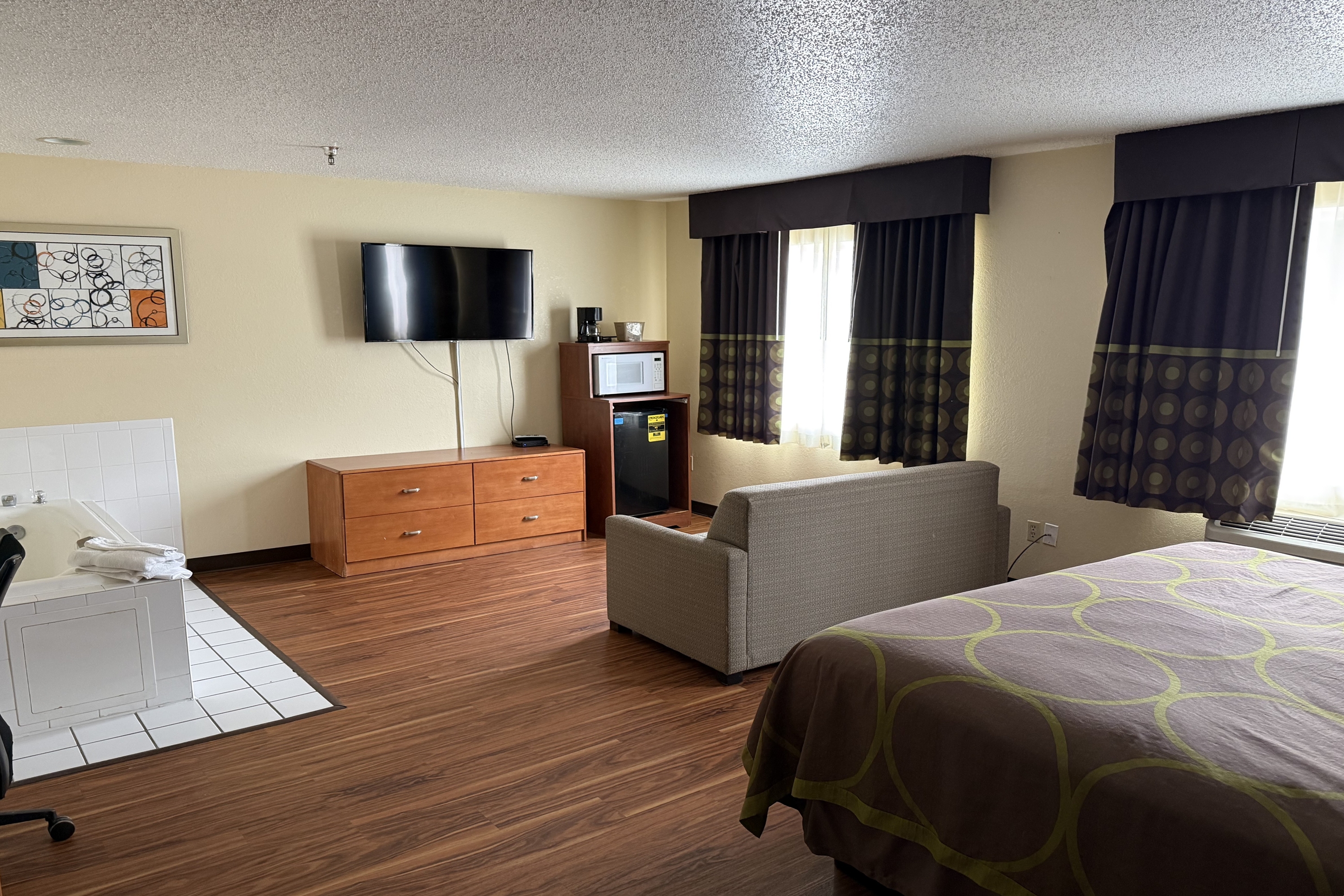 Guest room at the Super 8 by Wyndham Fountain in Fountain, Colorado