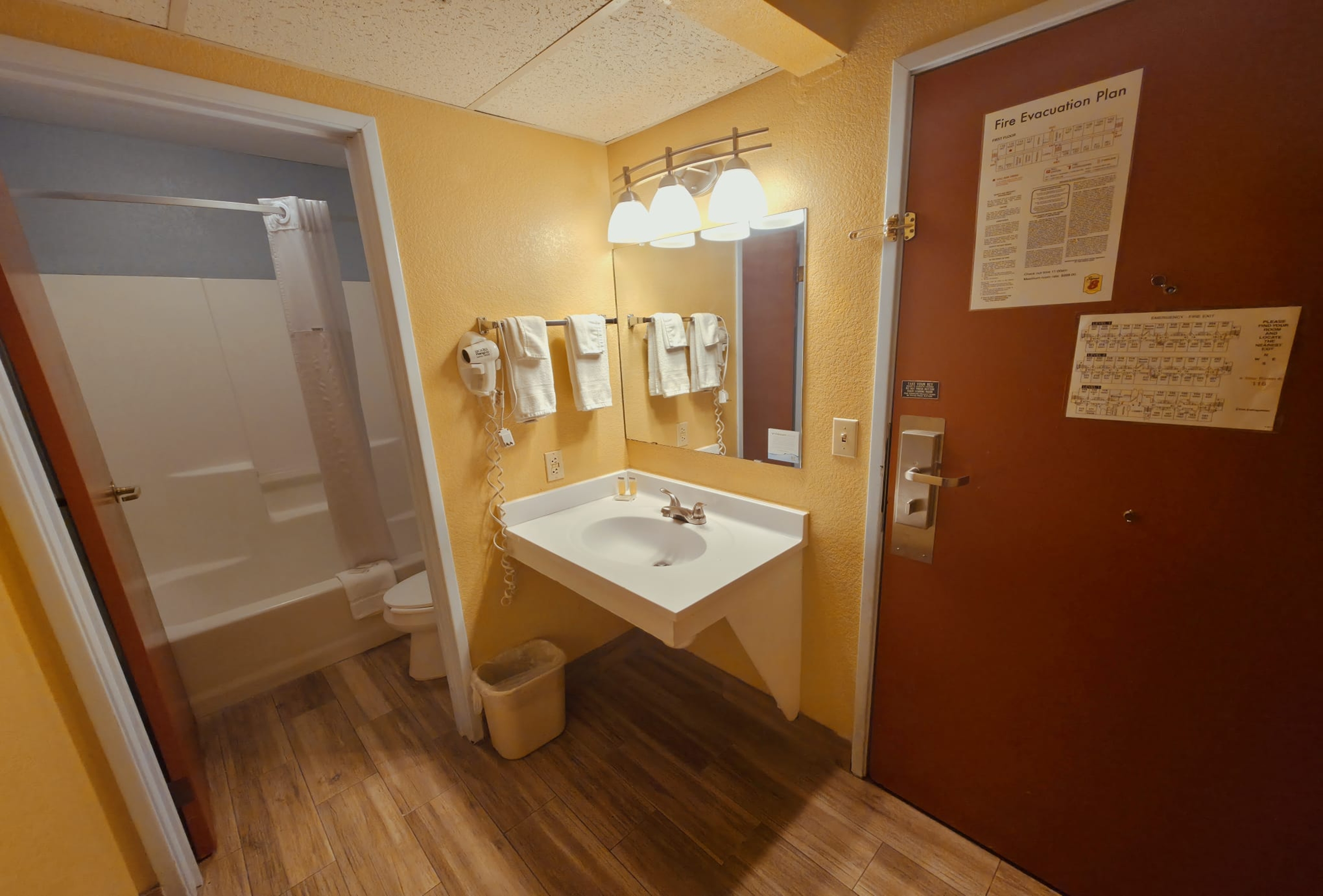 Guest room bath at the Super 8 by Wyndham Henderson North East Denver in Henderson, Colorado