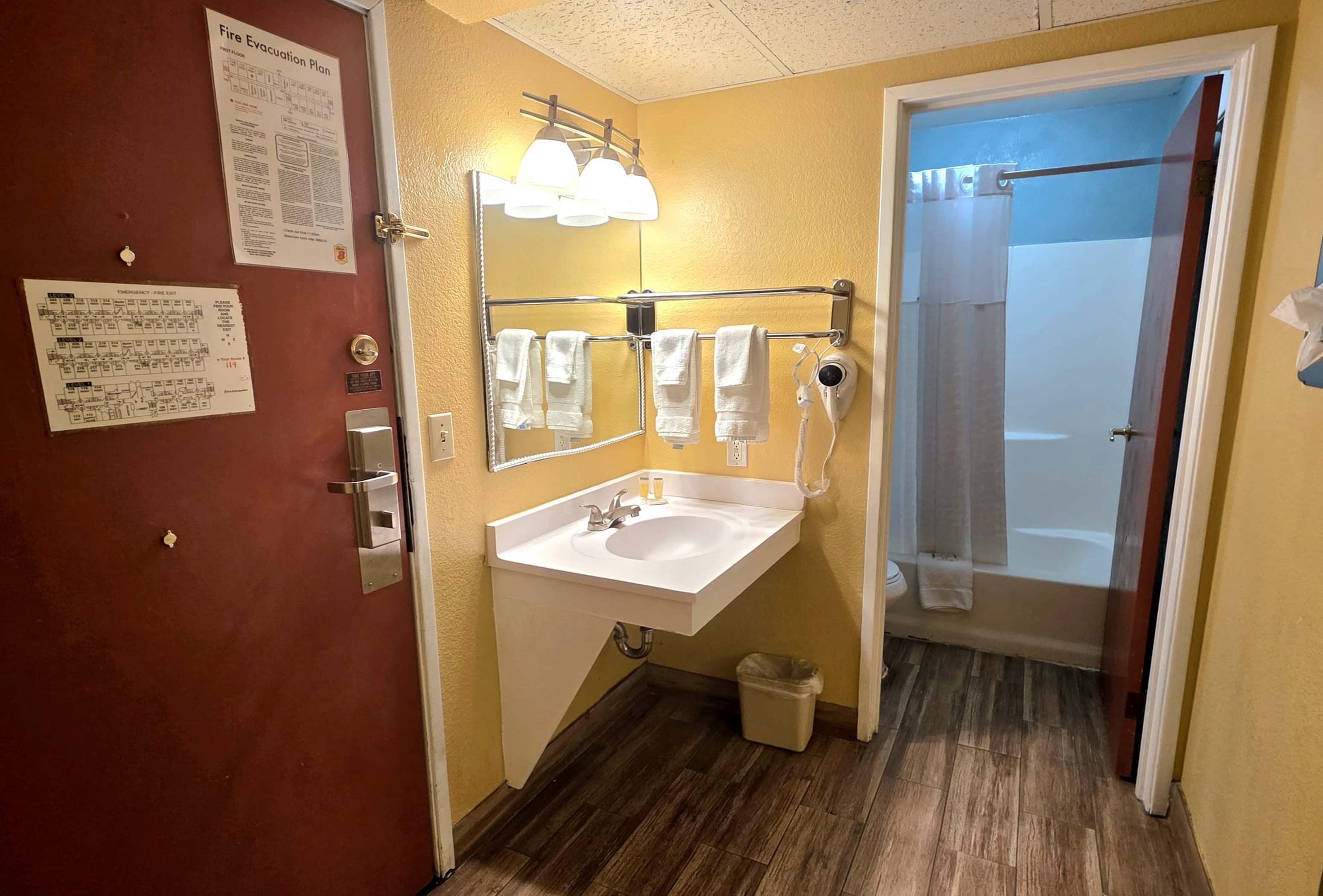 Guest room bath at the Super 8 by Wyndham Henderson North East Denver in Henderson, Colorado