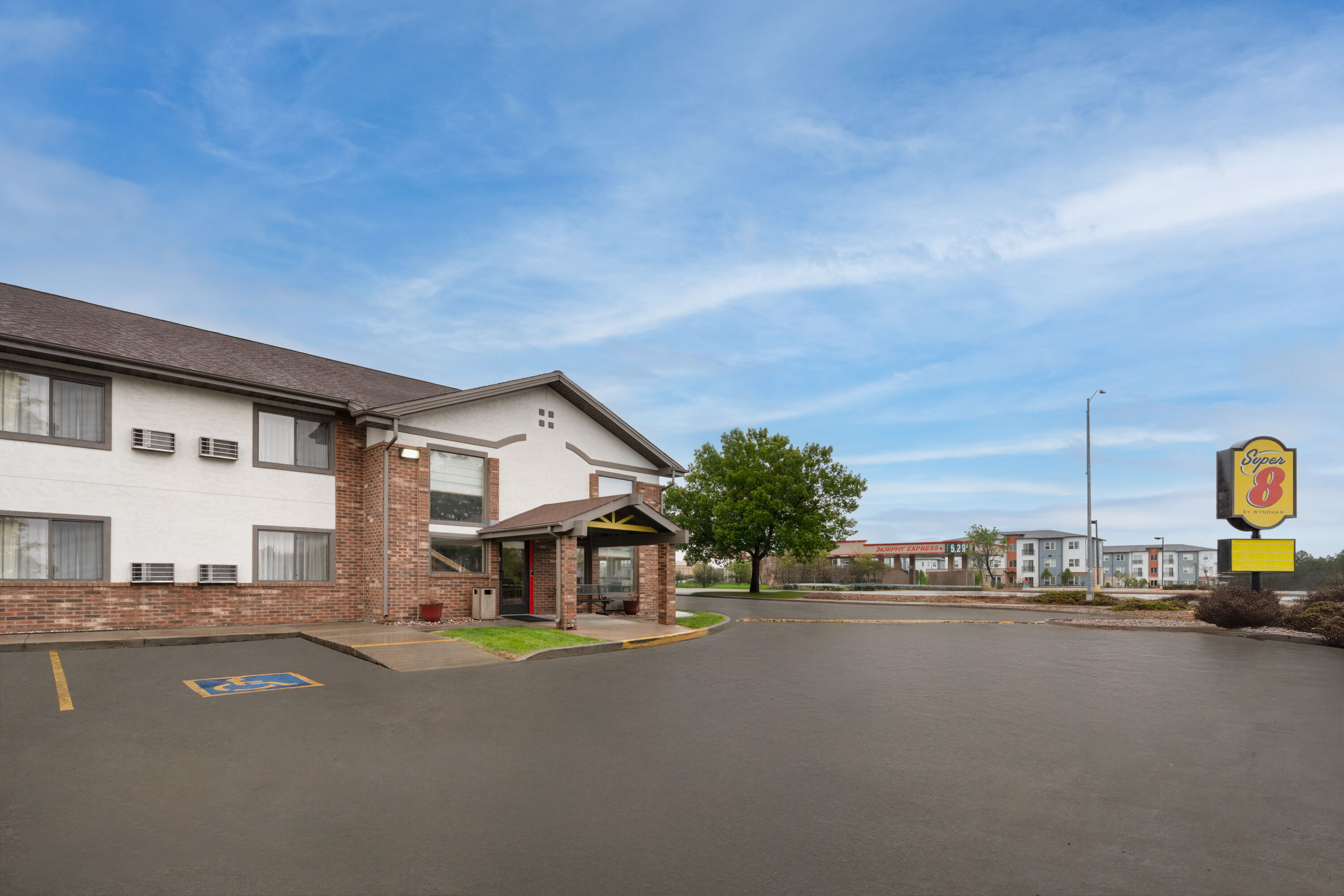 Exterior Day Image of Super 8 by Wyndham Longmont/Twin Peaks hotel in Longmont, Colorado