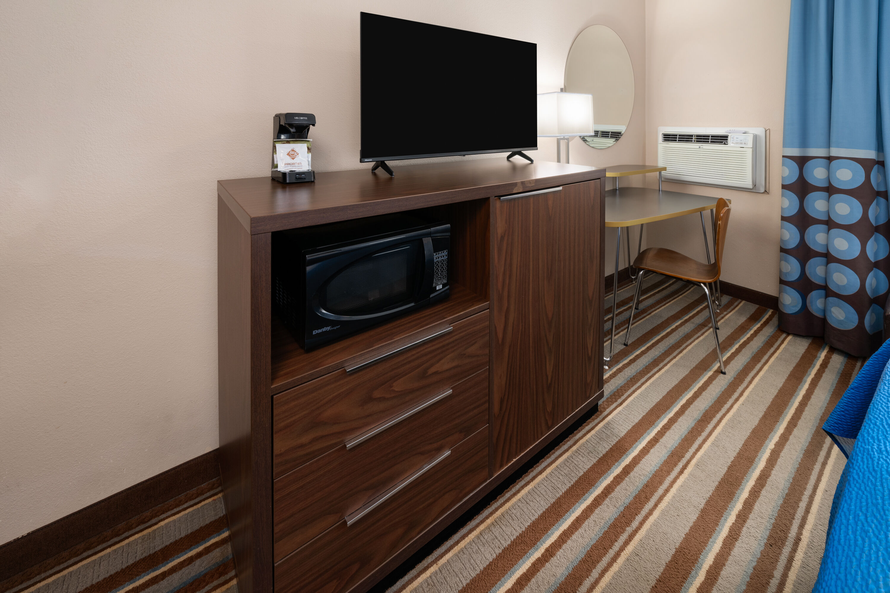 Guest room at the Super 8 by Wyndham Longmont/Twin Peaks in Longmont, Colorado