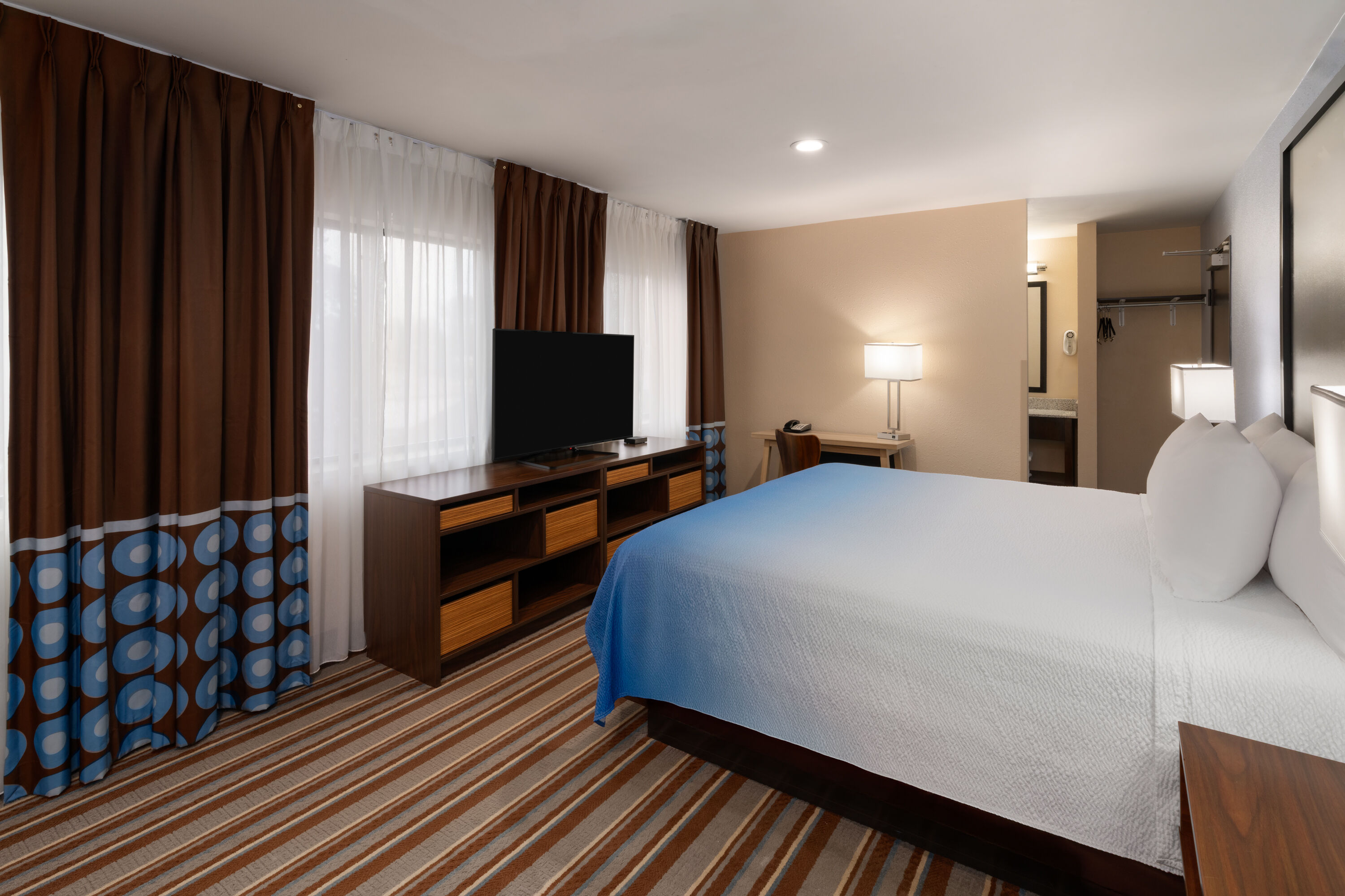 Super 8 by Wyndham Longmont/Twin Peaks suite in Longmont, Colorado