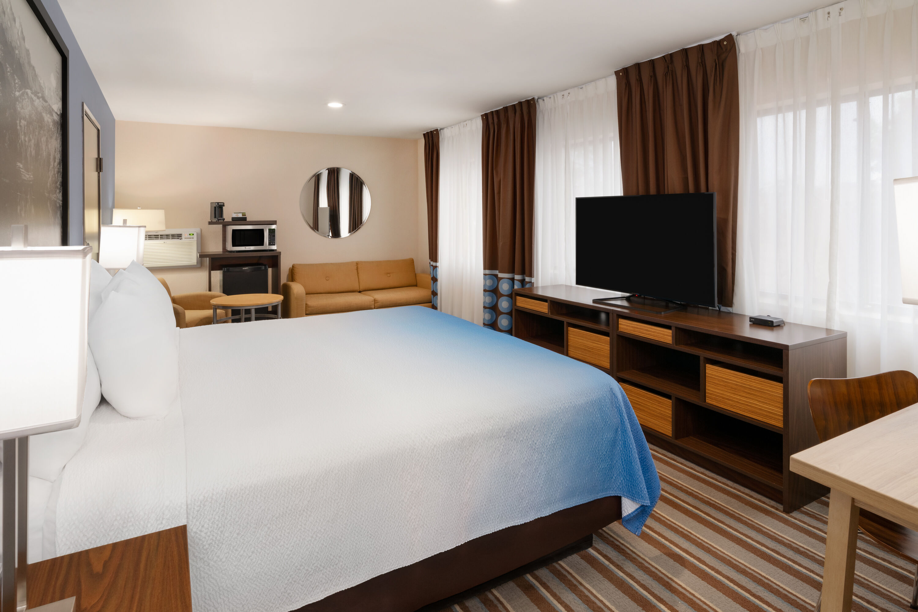 Super 8 by Wyndham Longmont/Twin Peaks suite in Longmont, Colorado