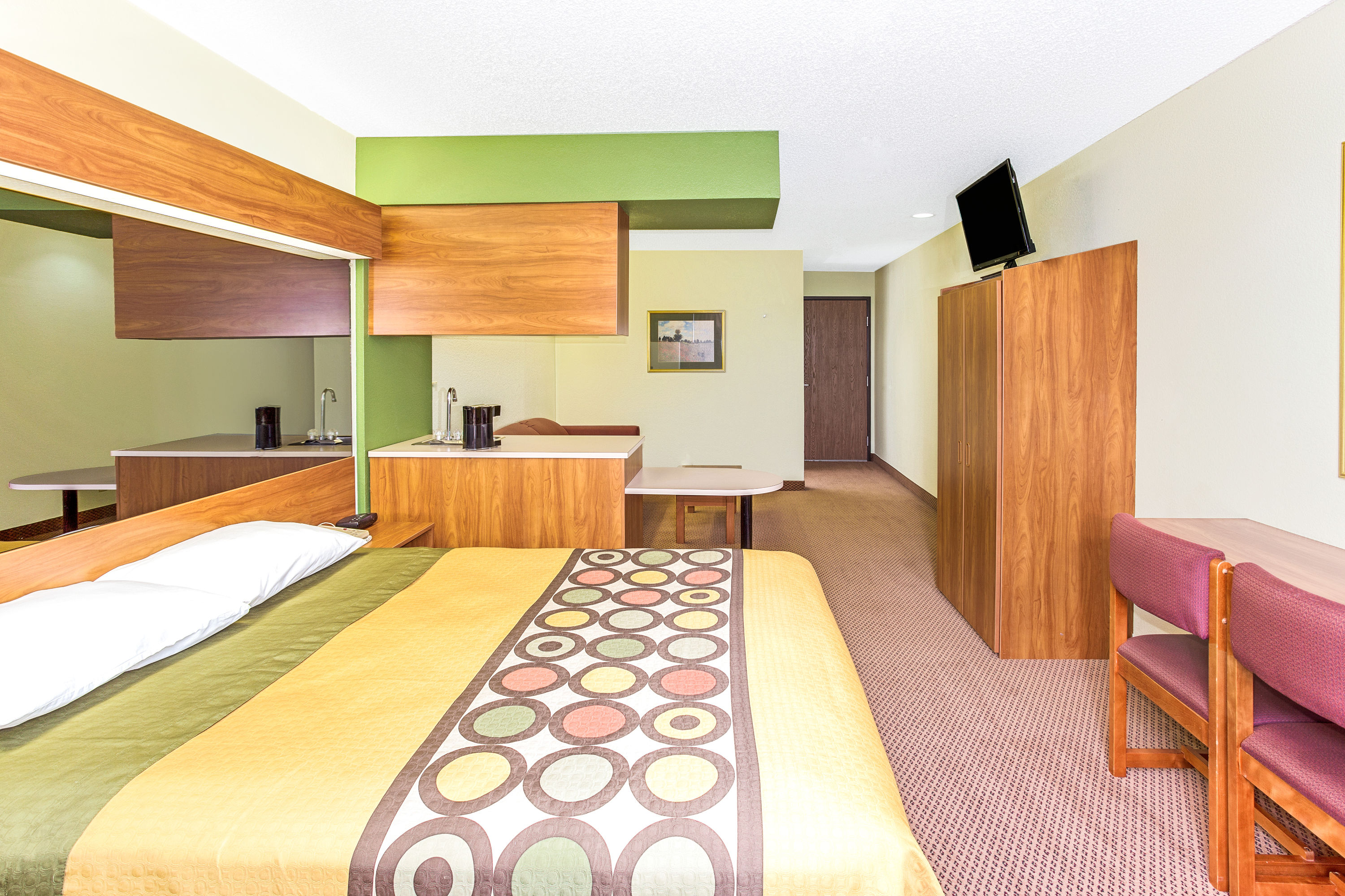 Super 8 by Wyndham Parker/SE Denver Area suite in Parker, Colorado