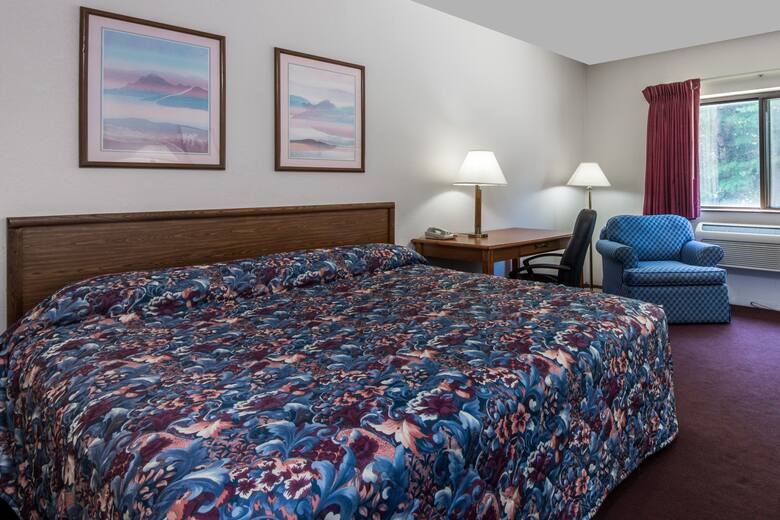 Guest room at the Super 8 Groton in Groton, Connecticut