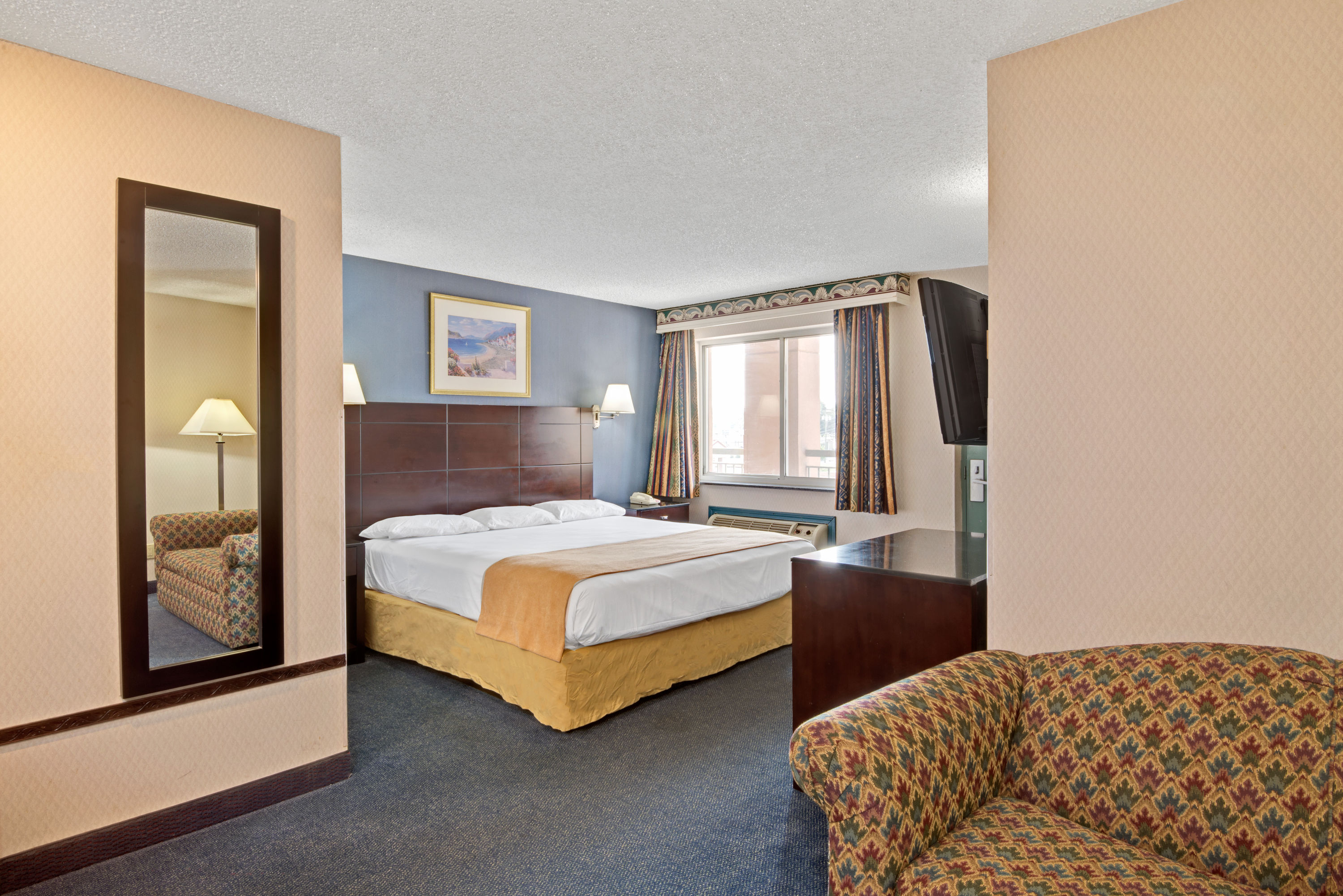 Super 8 by Wyndham Milford/New Haven suite in Milford, Connecticut