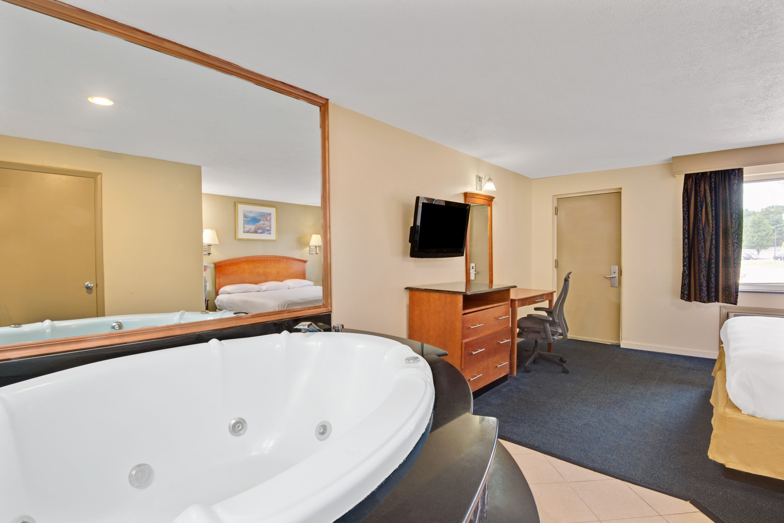 Super 8 by Wyndham Milford/New Haven suite in Milford, Connecticut