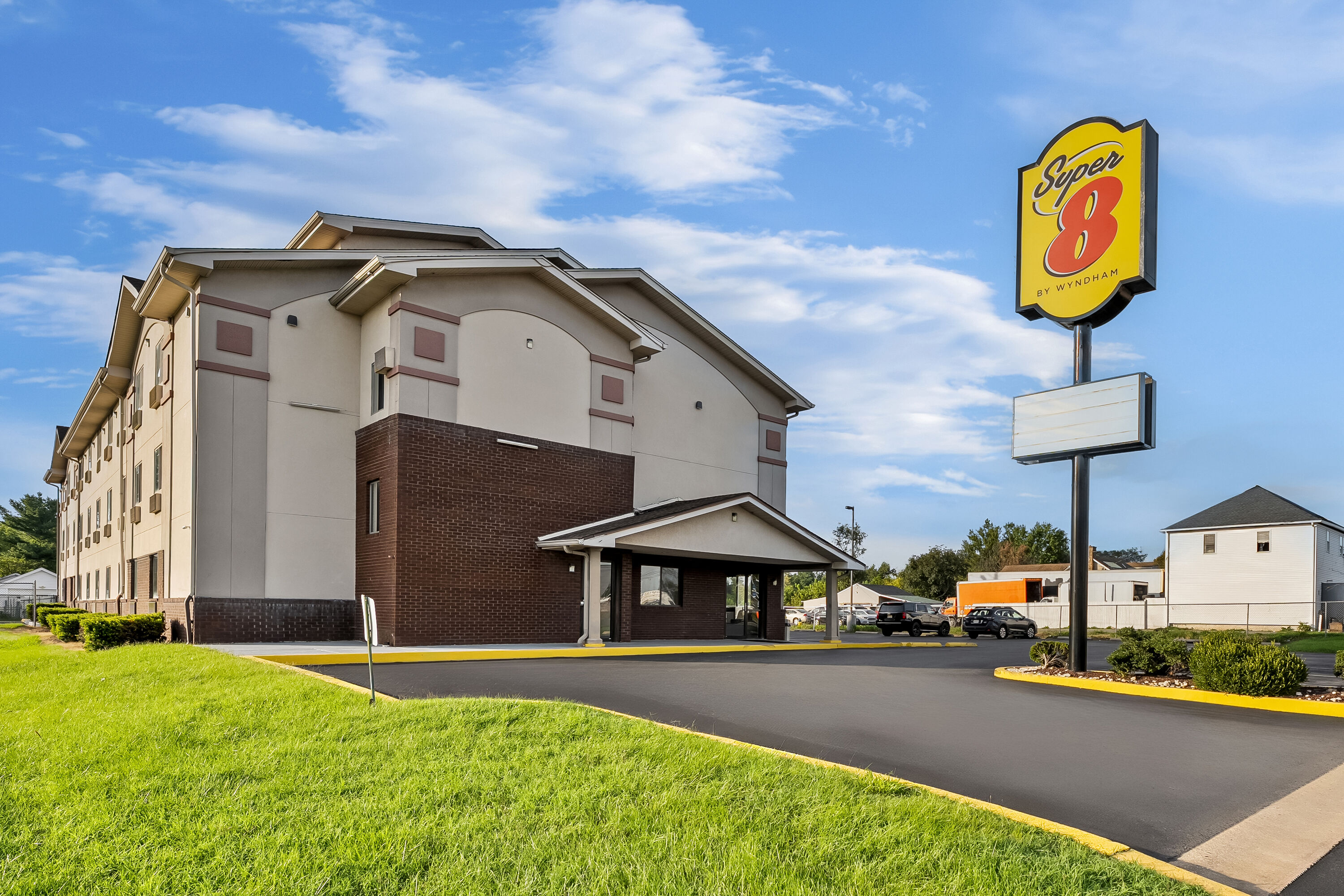 Exterior Day Image of Super 8 by Wyndham New Castle hotel in New Castle, Delaware