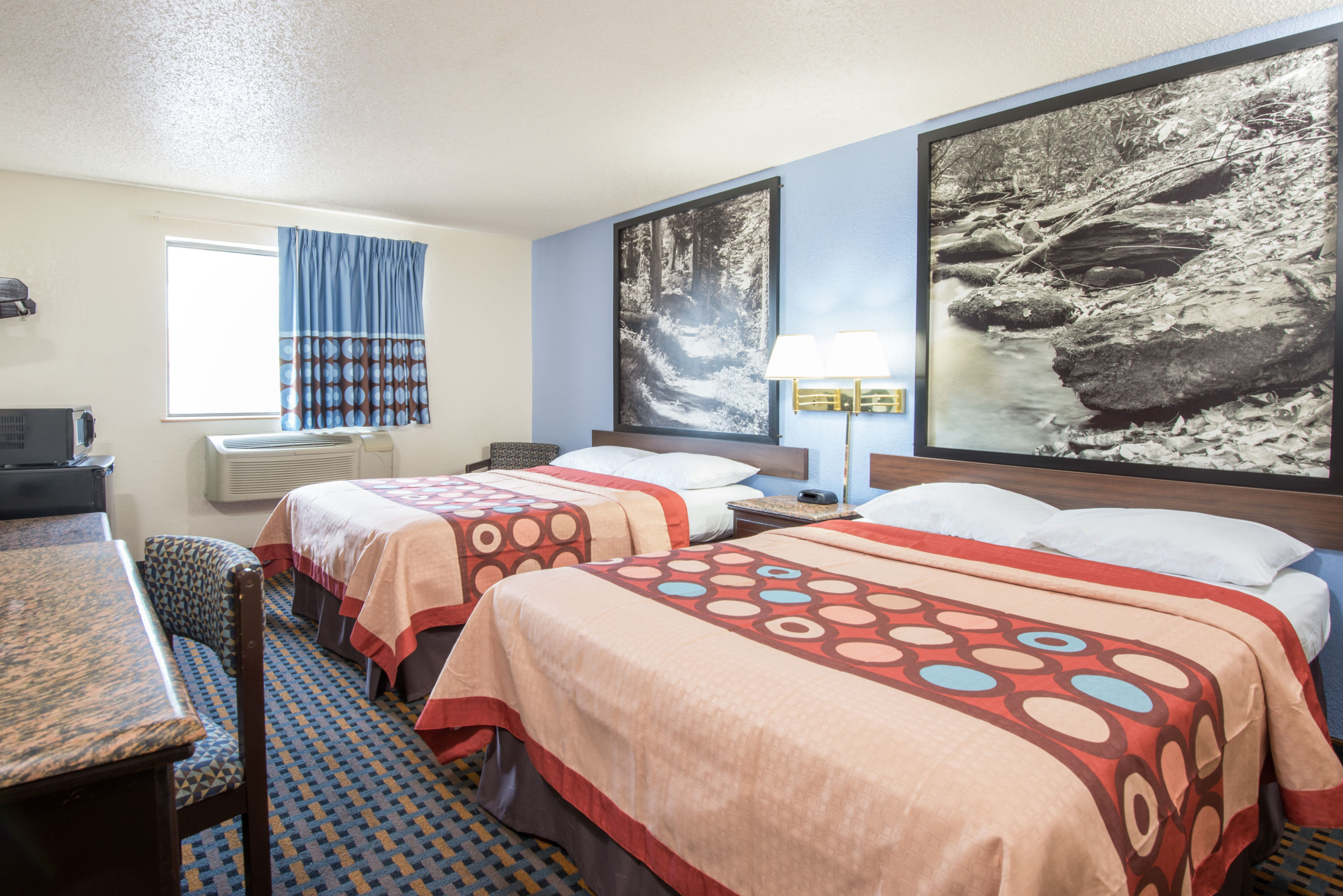 Guest room at the Super 8 by Wyndham New Castle in New Castle, Delaware