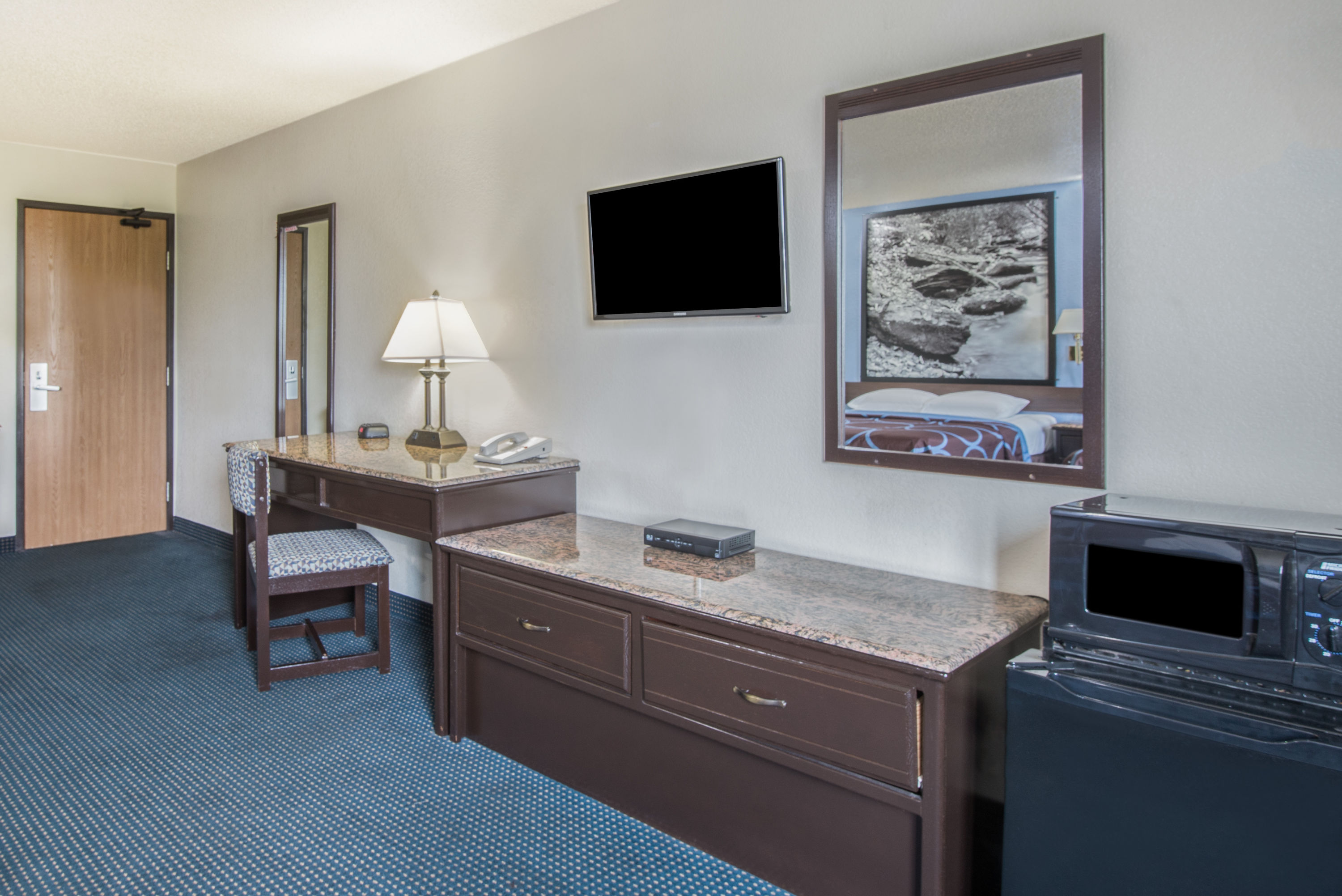 Guest room at the Super 8 by Wyndham New Castle in New Castle, Delaware
