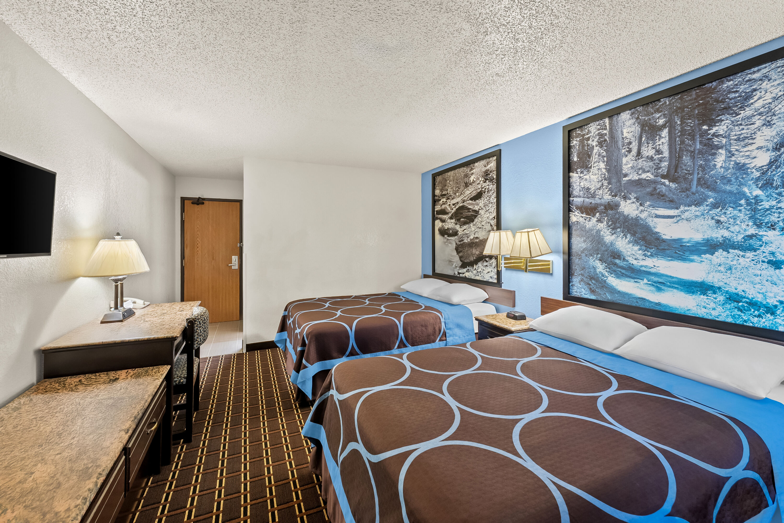 Double bed guest room at the Super 8 by Wyndham New Castle in New Castle, Delaware