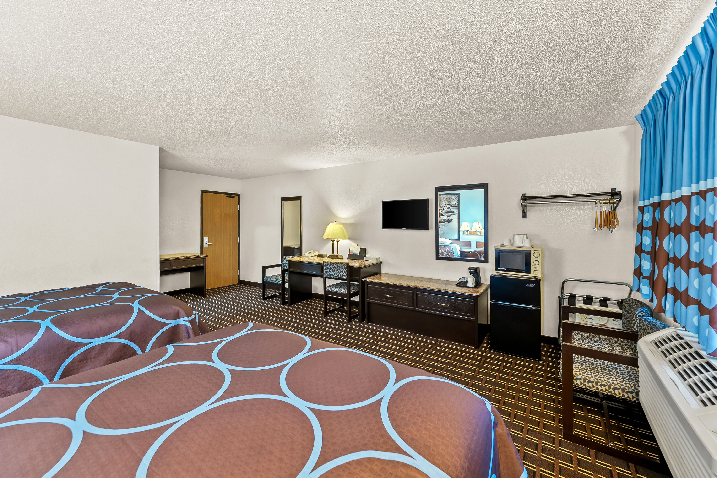 Double bed guest room at the Super 8 by Wyndham New Castle in New Castle, Delaware