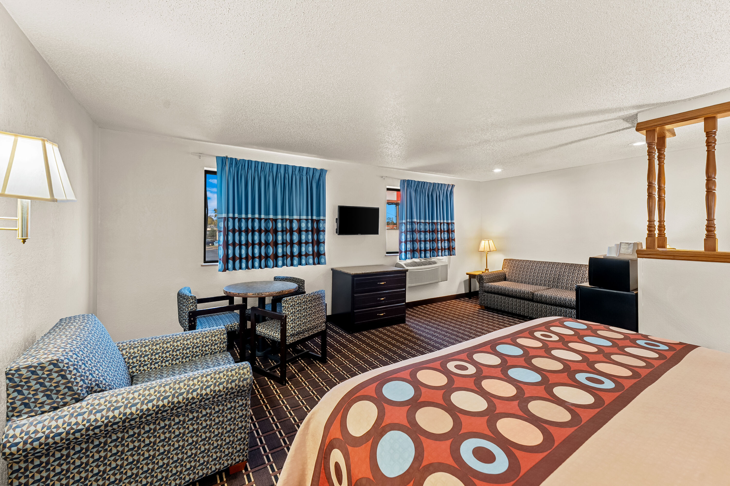 Super 8 by Wyndham New Castle suite in New Castle, Delaware