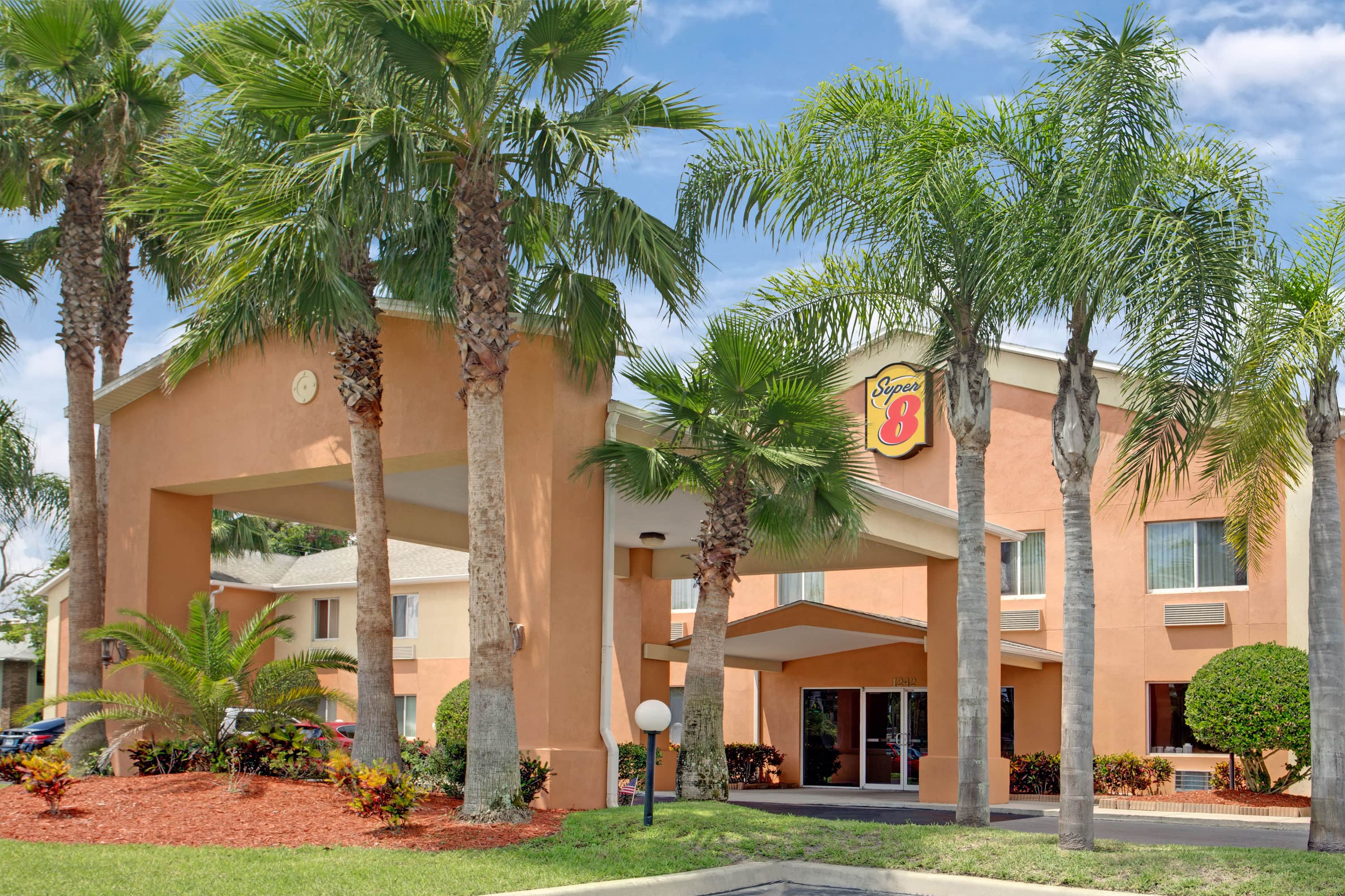 Super 8 by Wyndham Daytona Beach | Daytona Beach, FL Hotels Super 8 by Wyndham Daytona Beach | Daytona Beach, FL Hotels