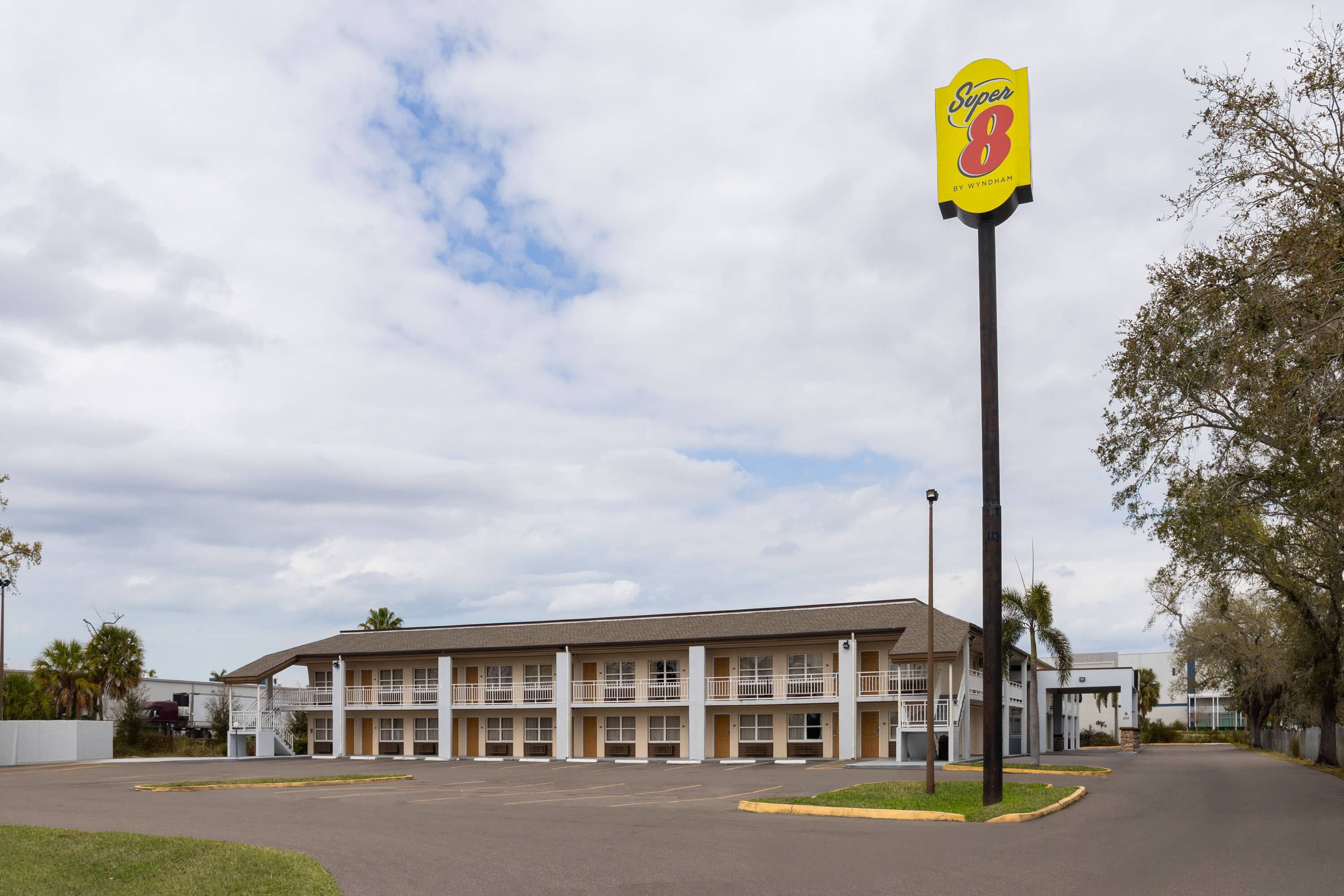 Super 8 venue photograph.